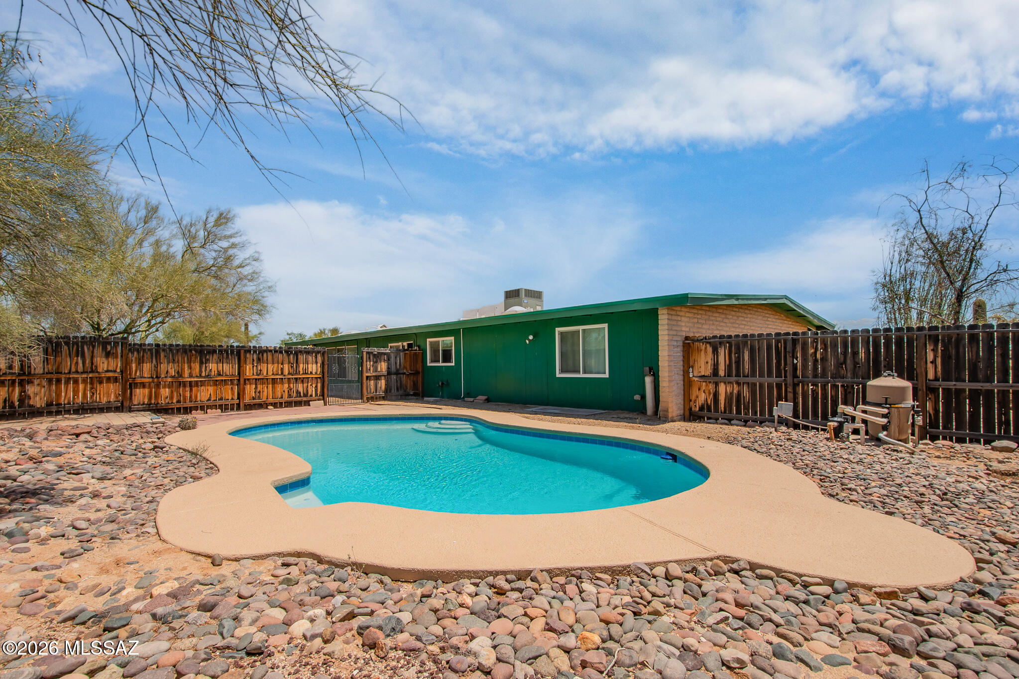 2840 W Maximilian Place