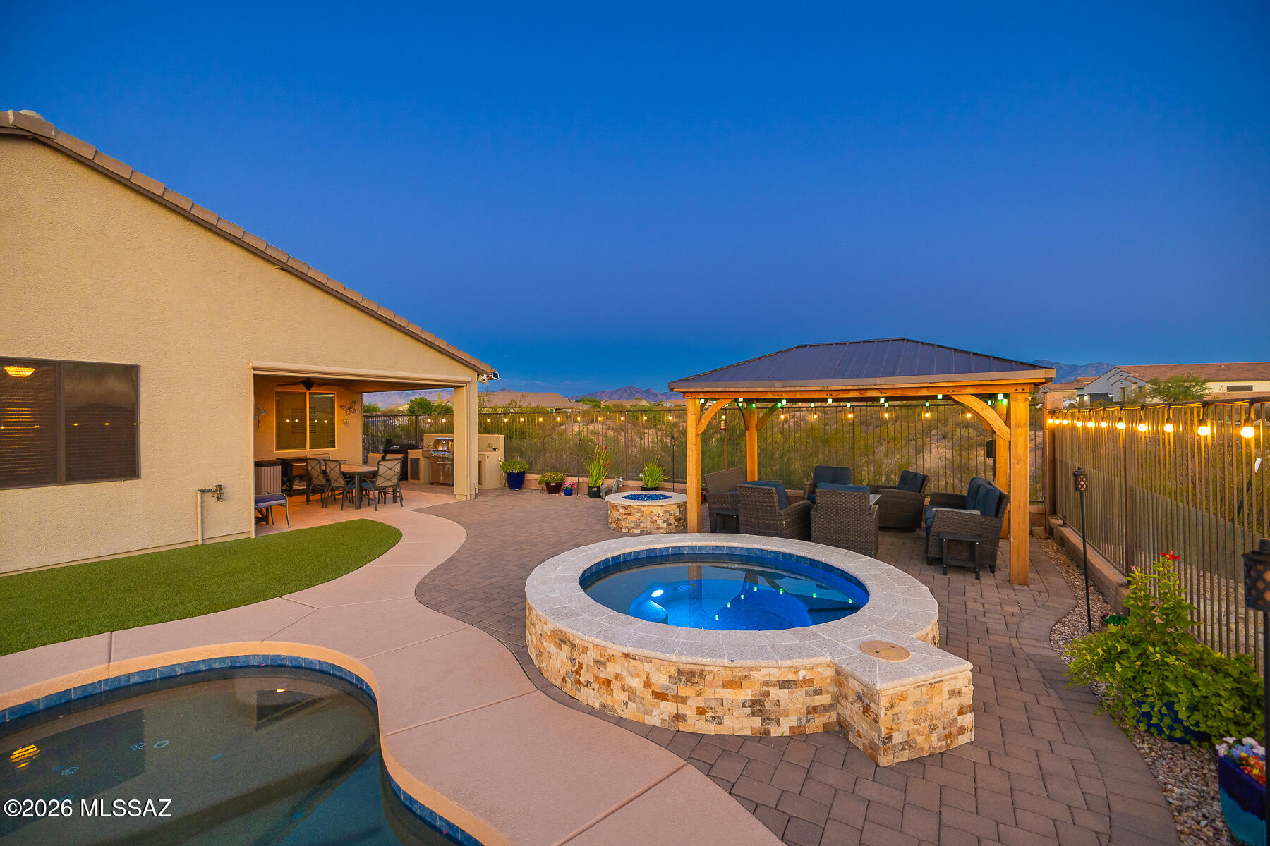 1390 E Stronghold Canyon Lane