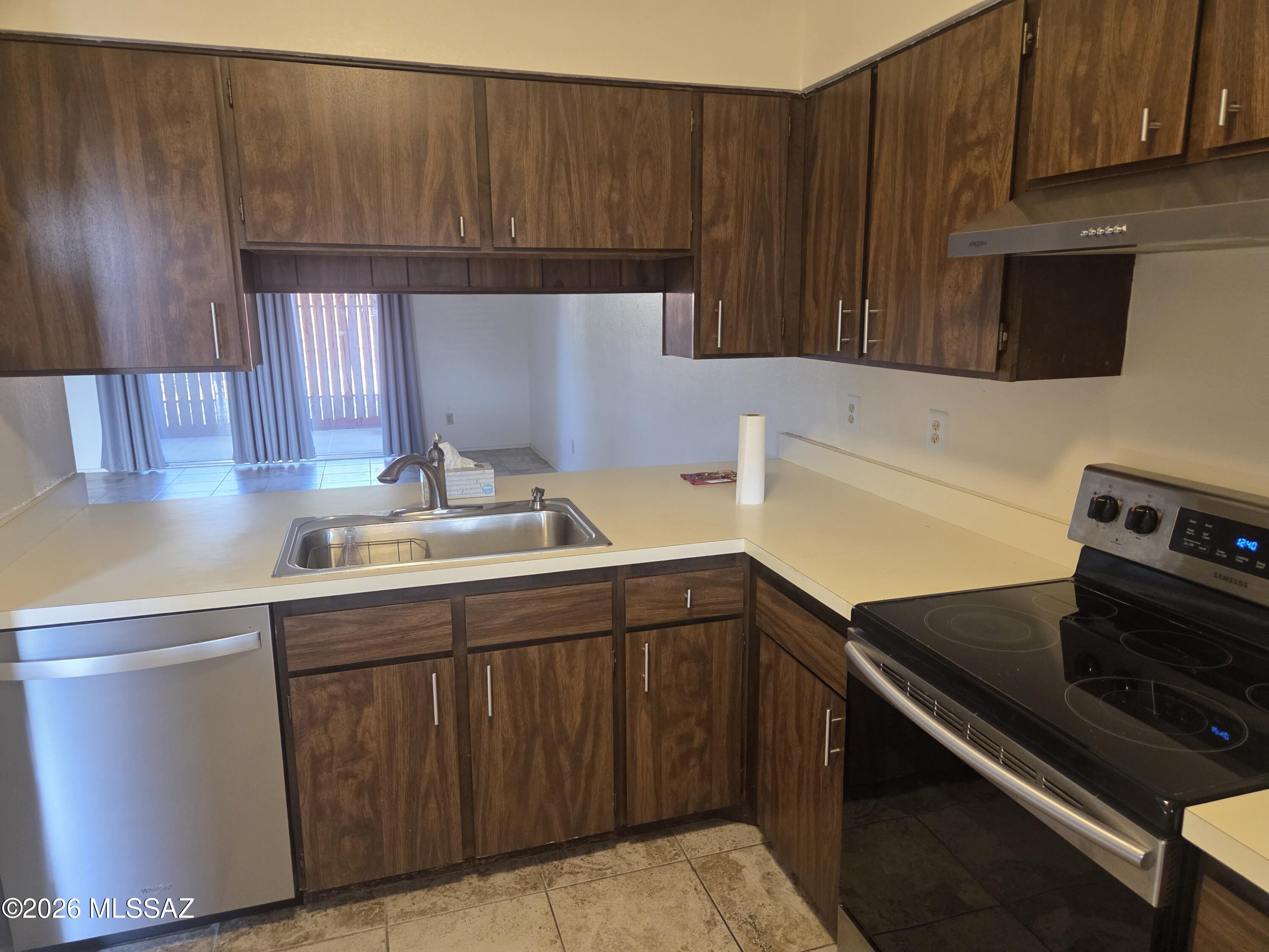 925 S Pantano Parkway