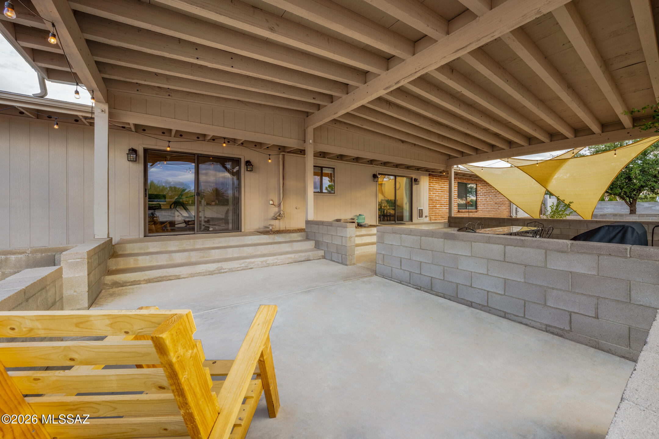 7049 N Magic Lane
