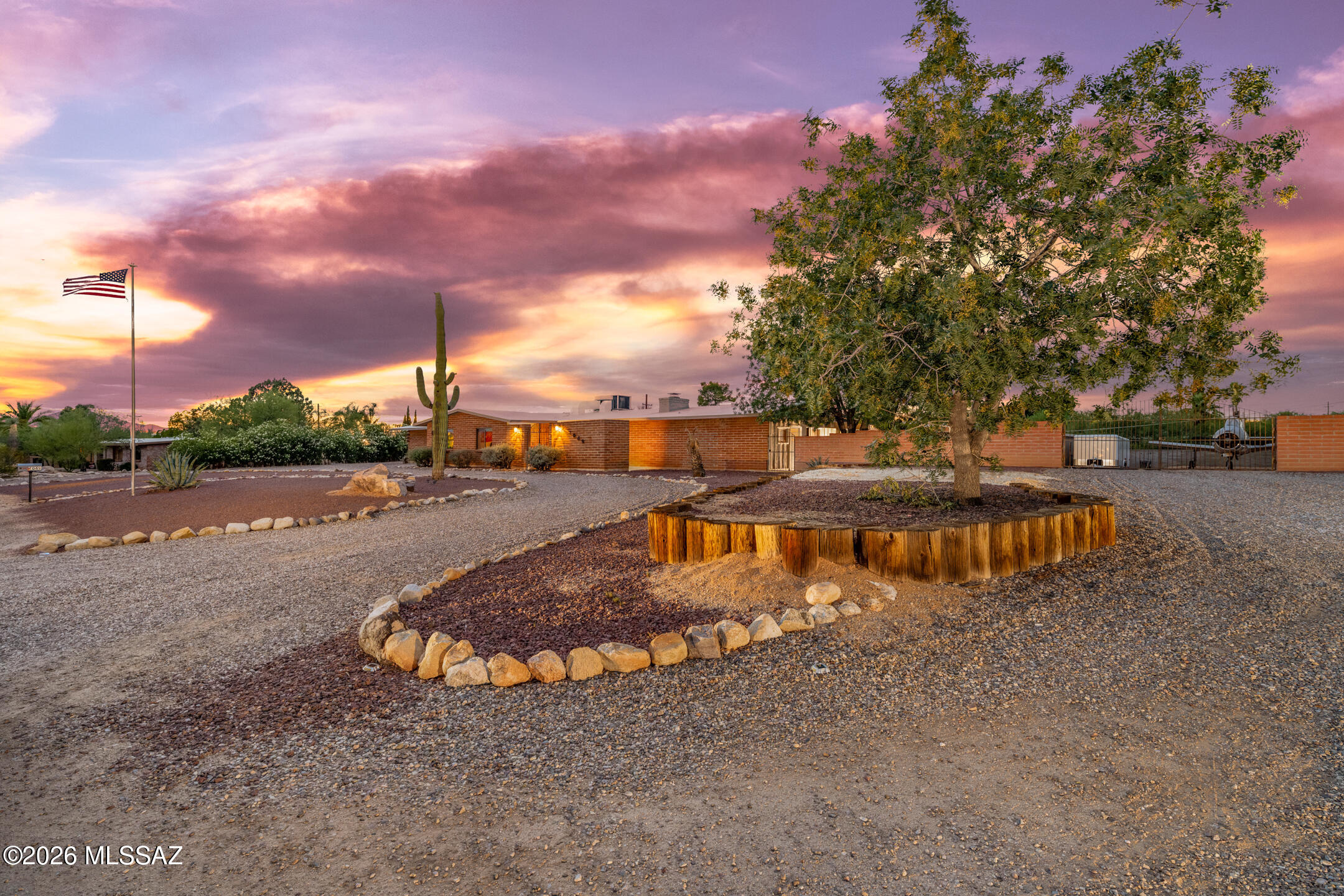 7049 N Magic Lane
