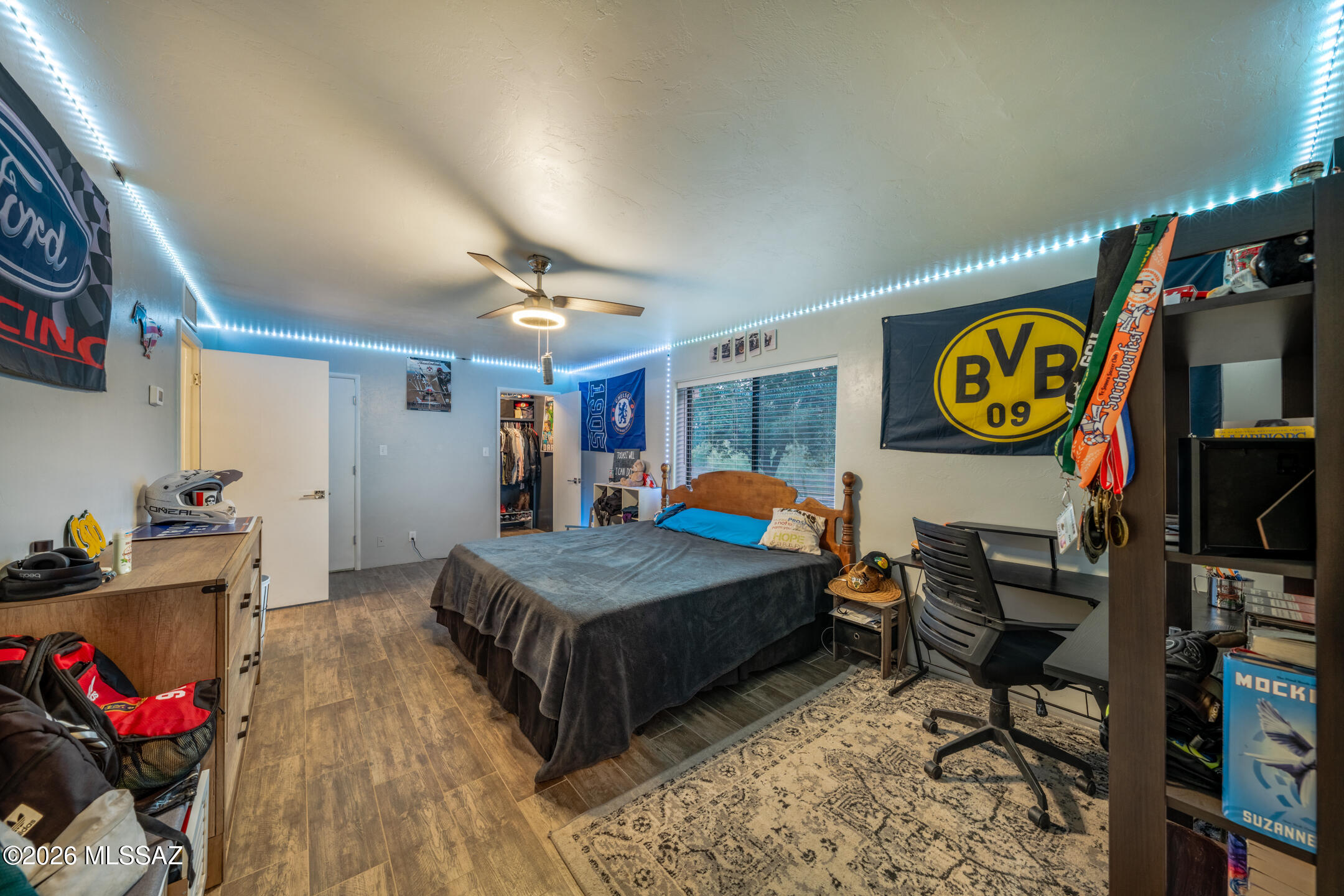 7049 N Magic Lane