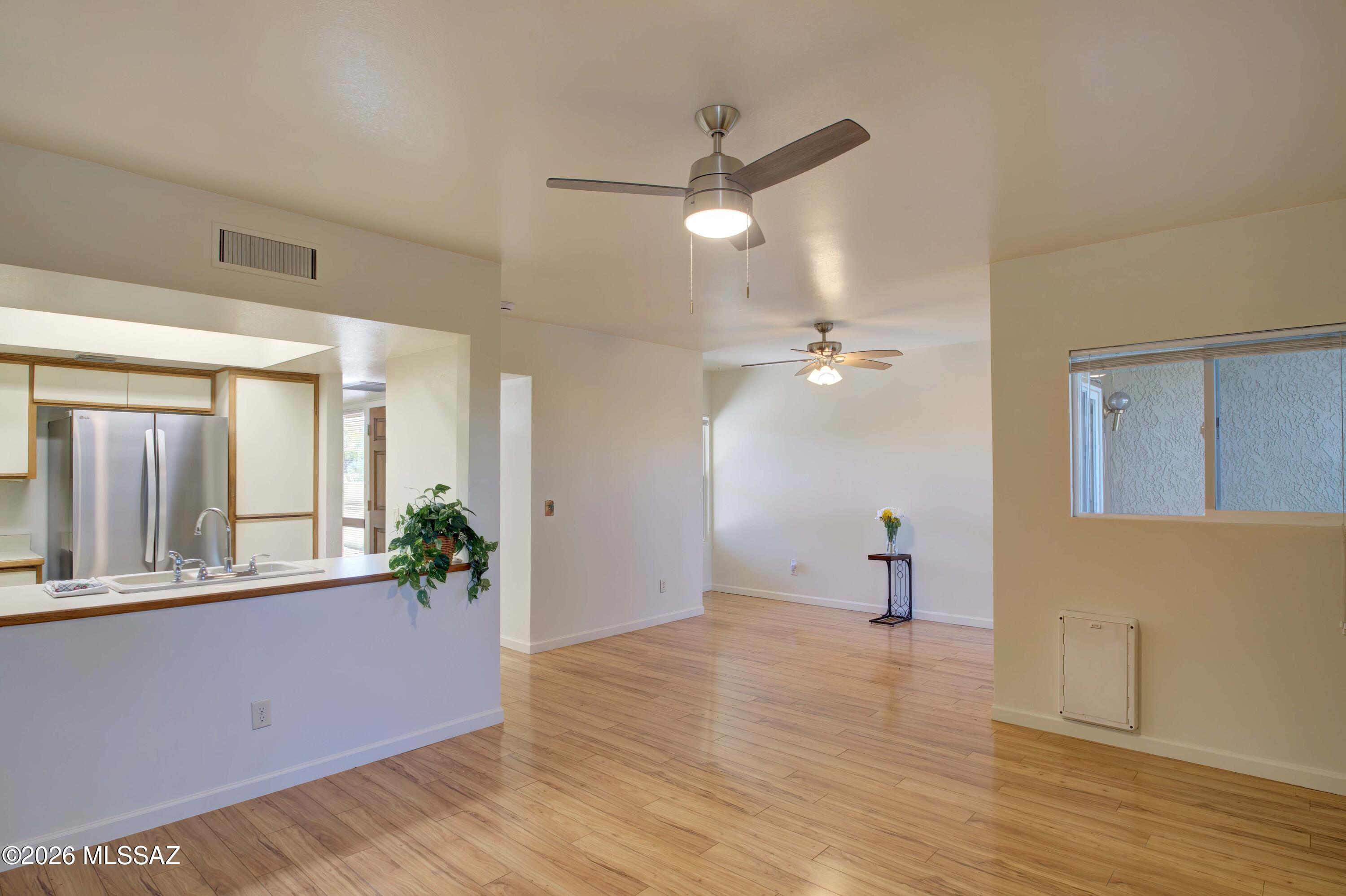 947 N Camino Seco