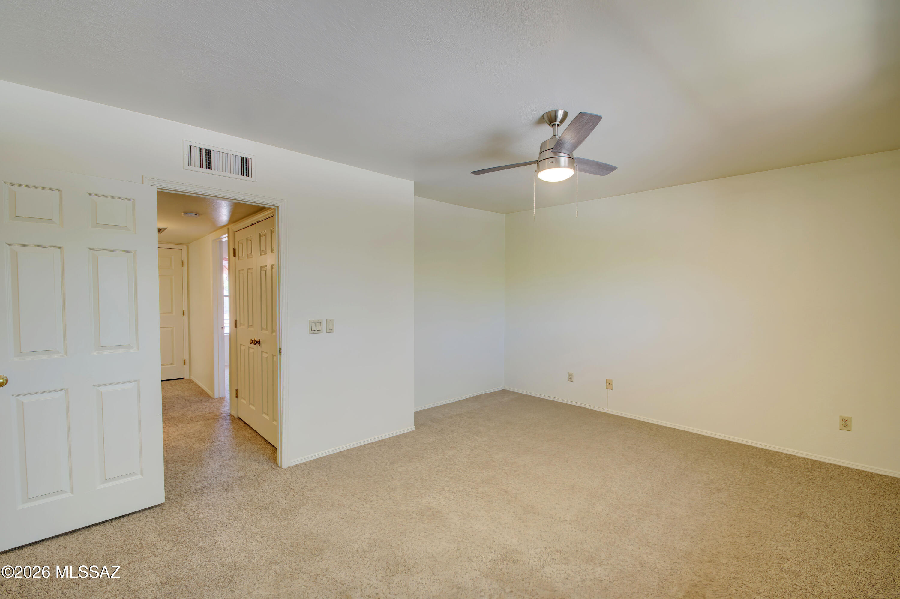947 N Camino Seco