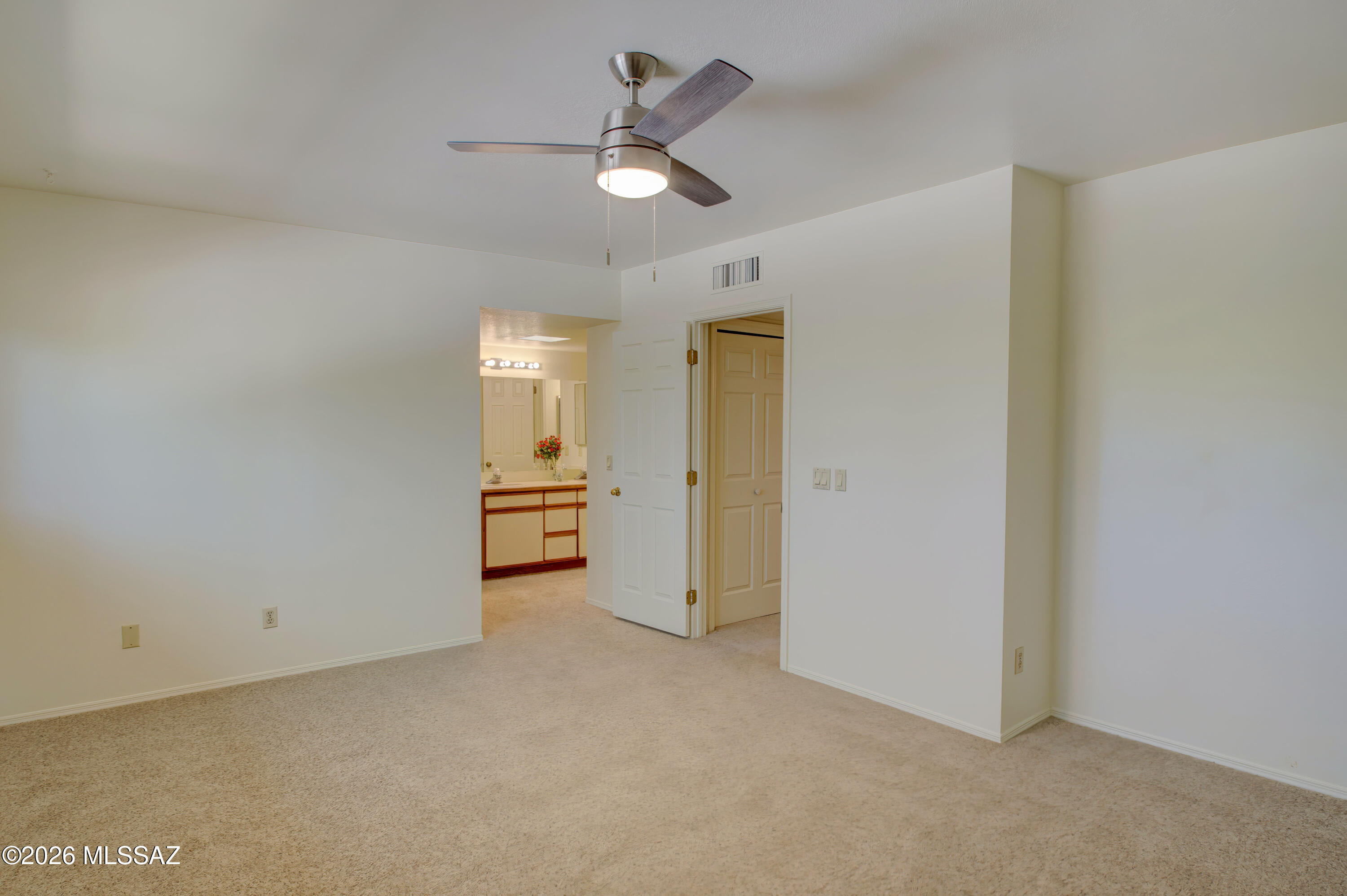 947 N Camino Seco