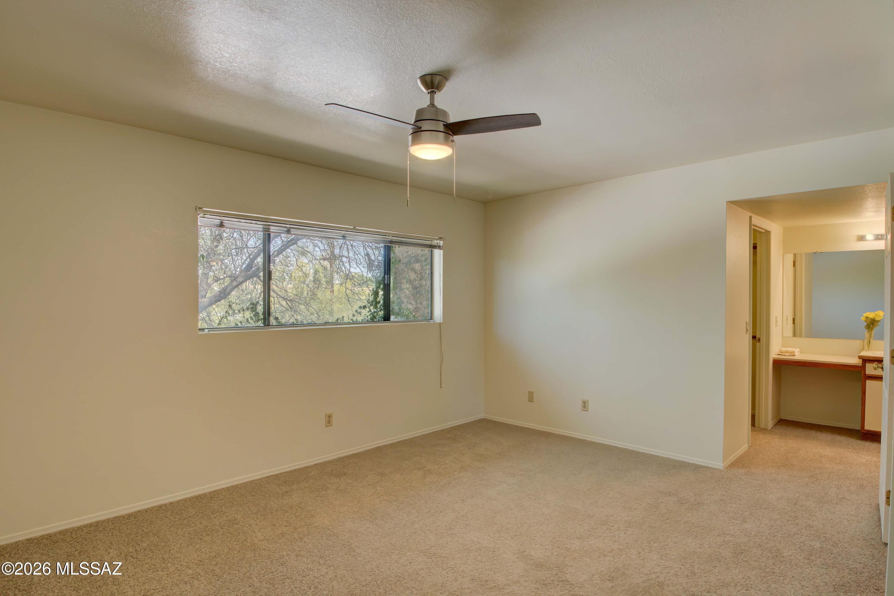 947 N Camino Seco