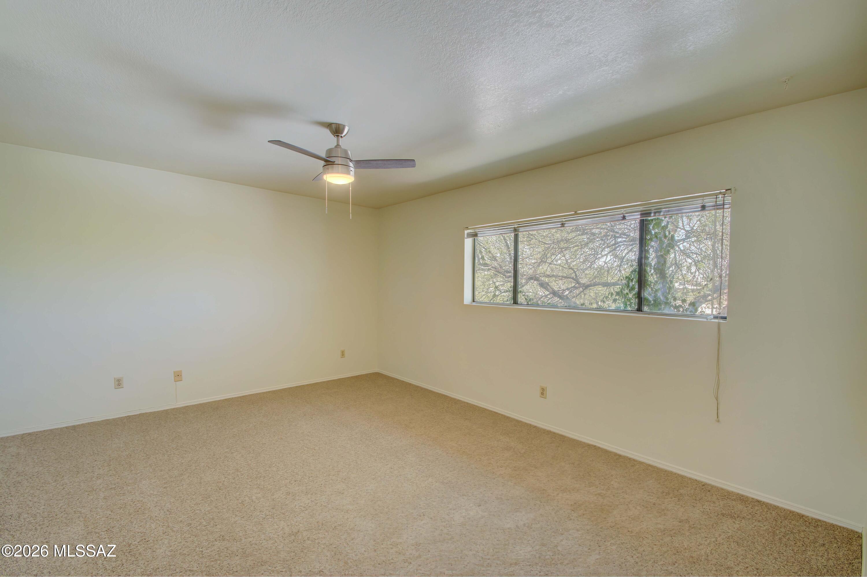 947 N Camino Seco