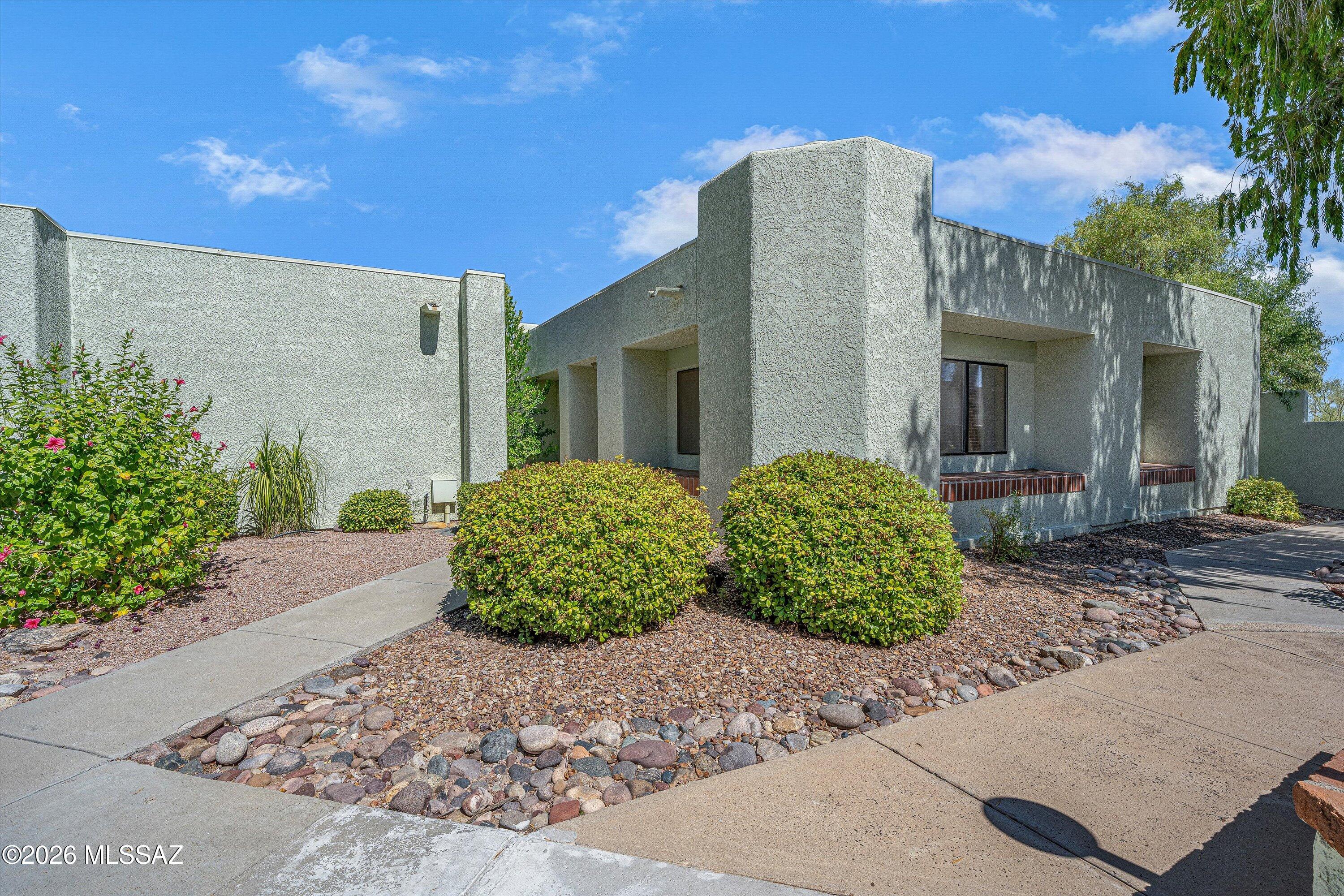 7808 N La Cañada Drive