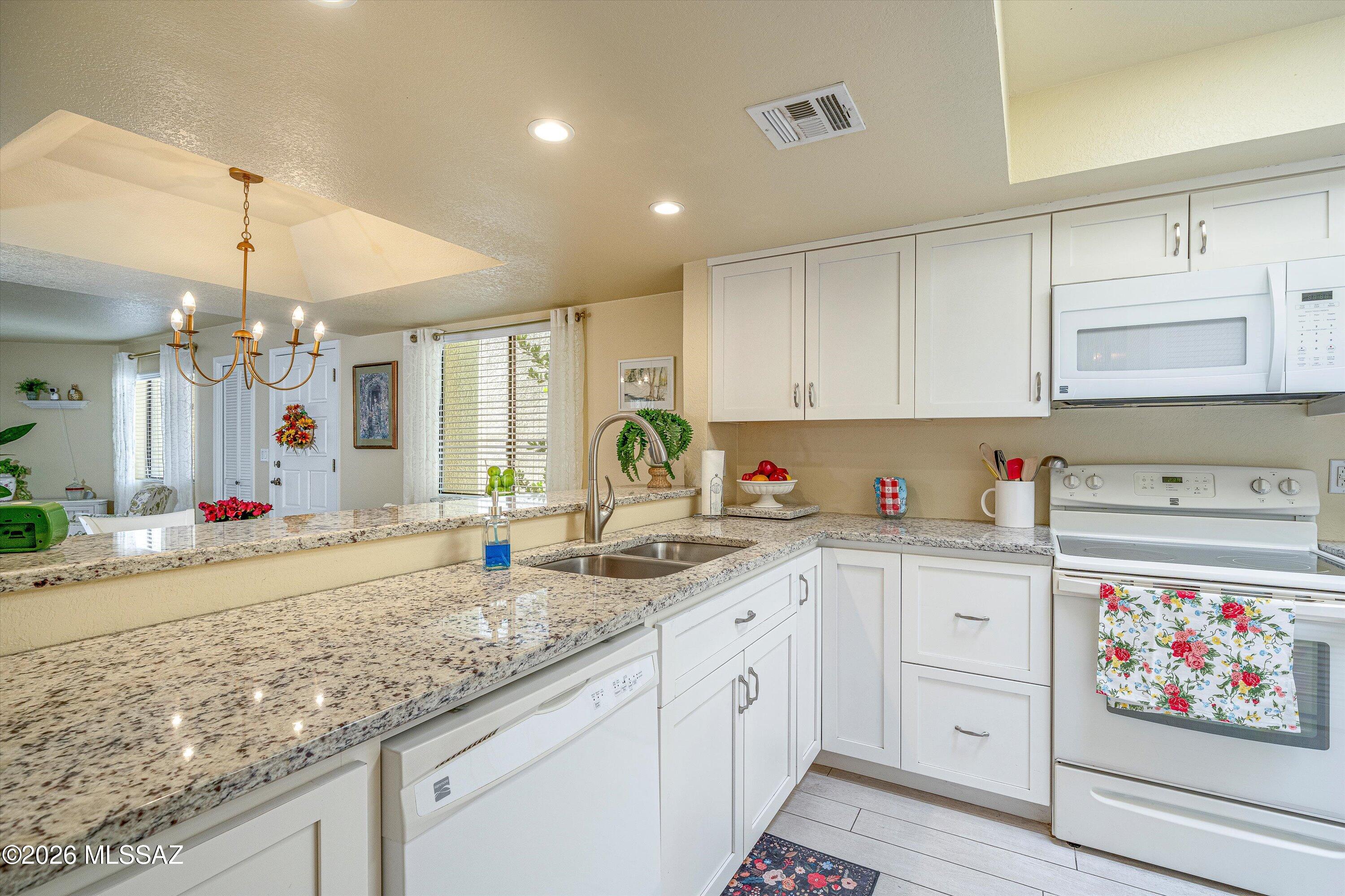 7808 N La Cañada Drive