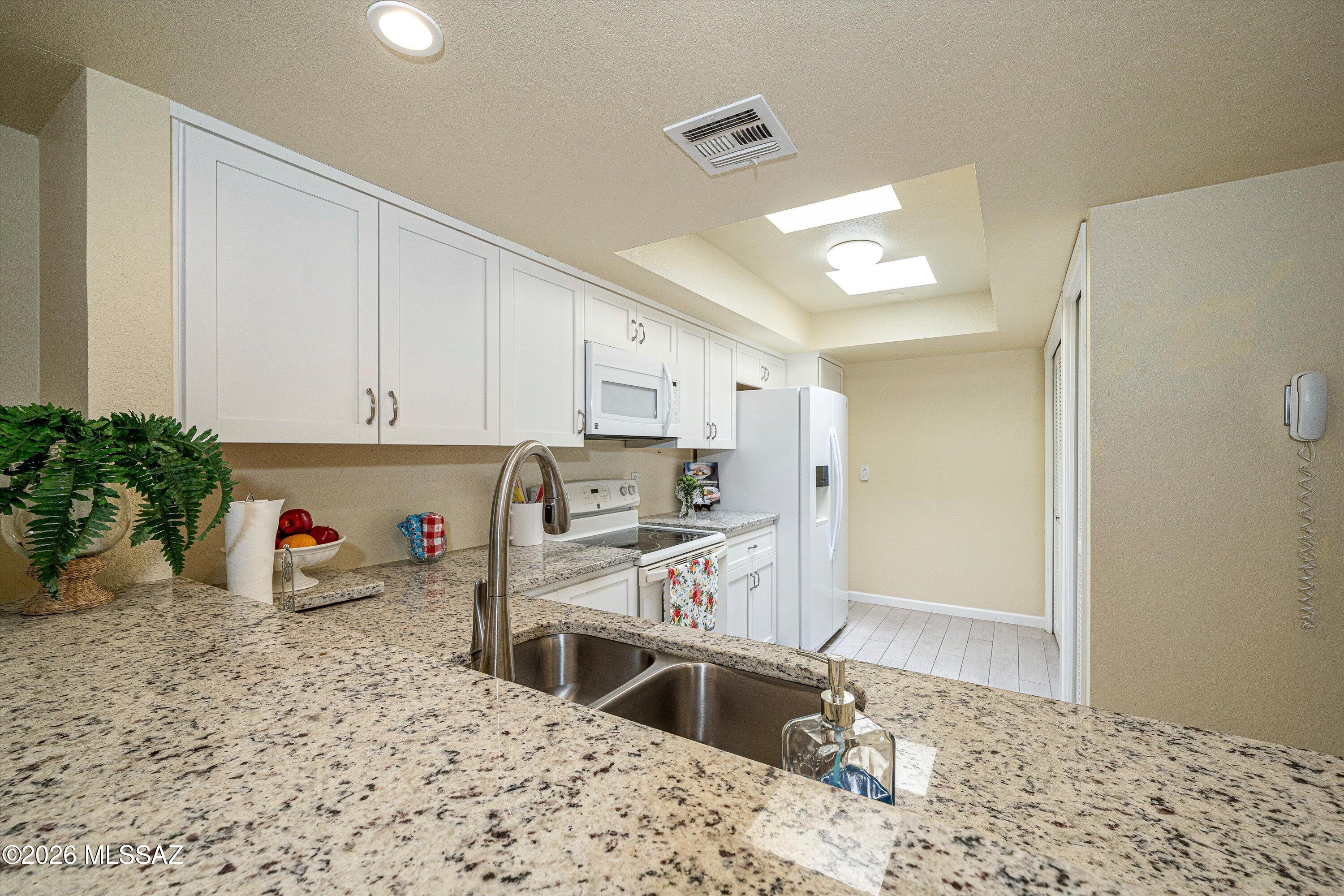 7808 N La Cañada Drive