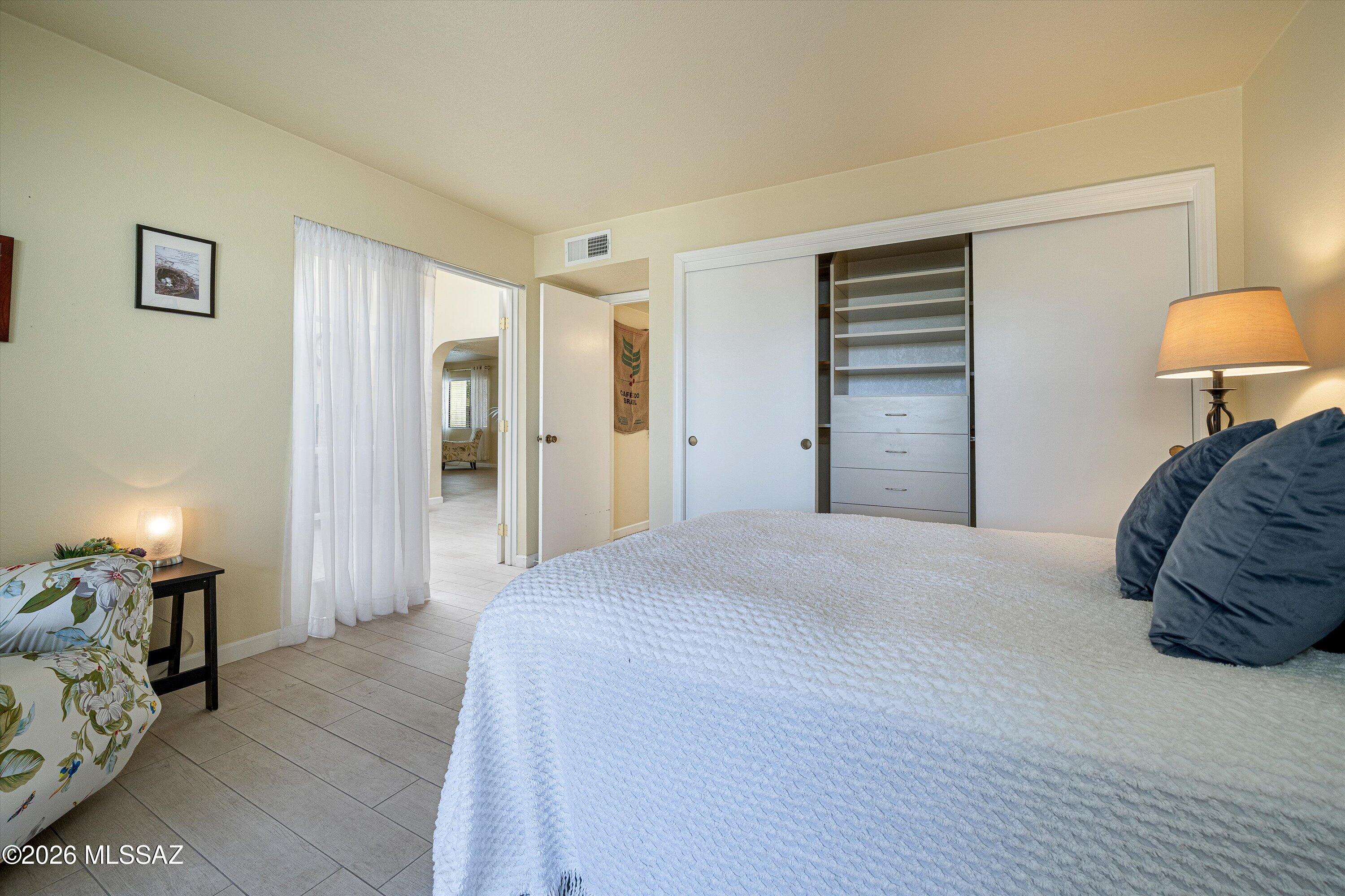 7808 N La Cañada Drive