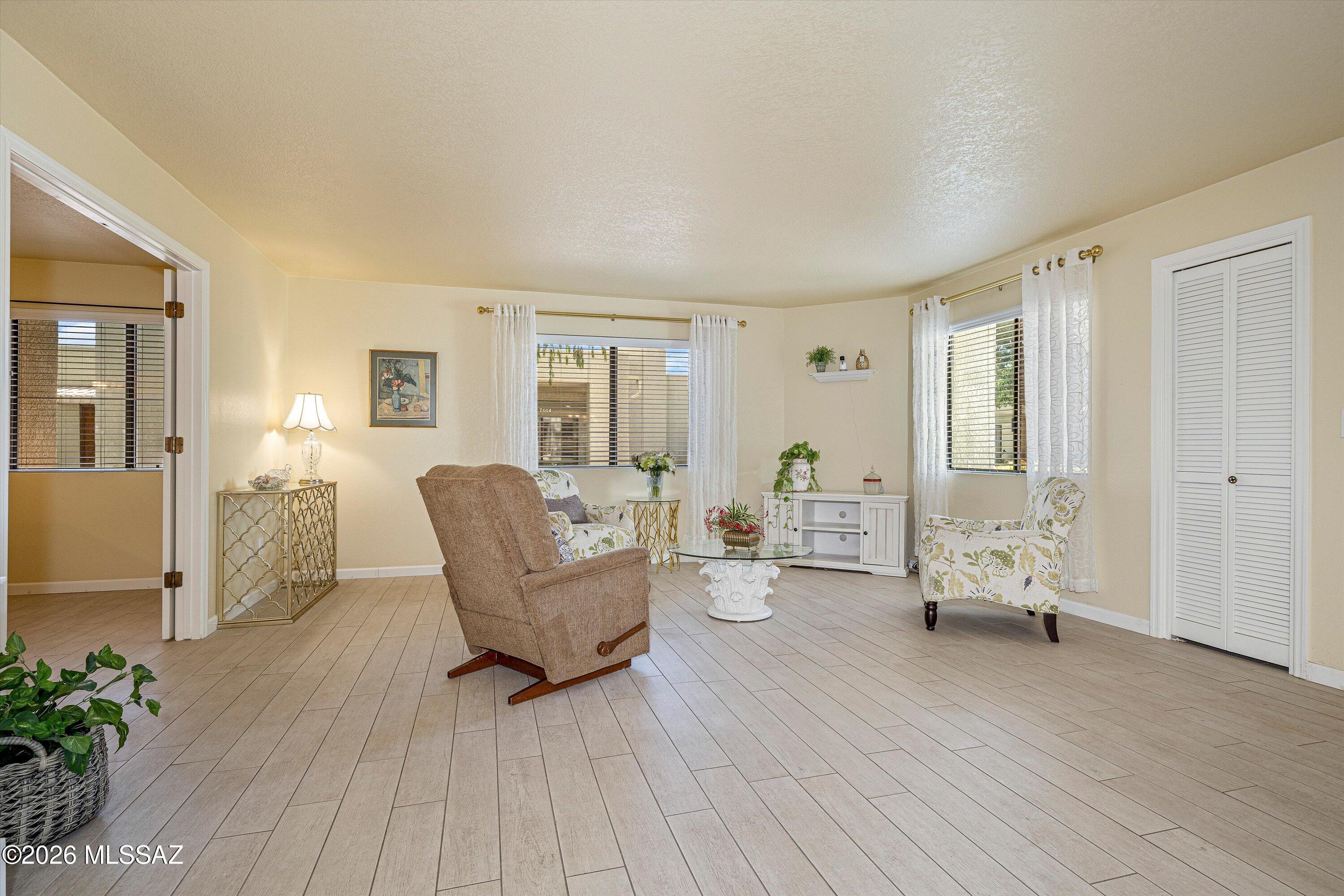 7808 N La Cañada Drive