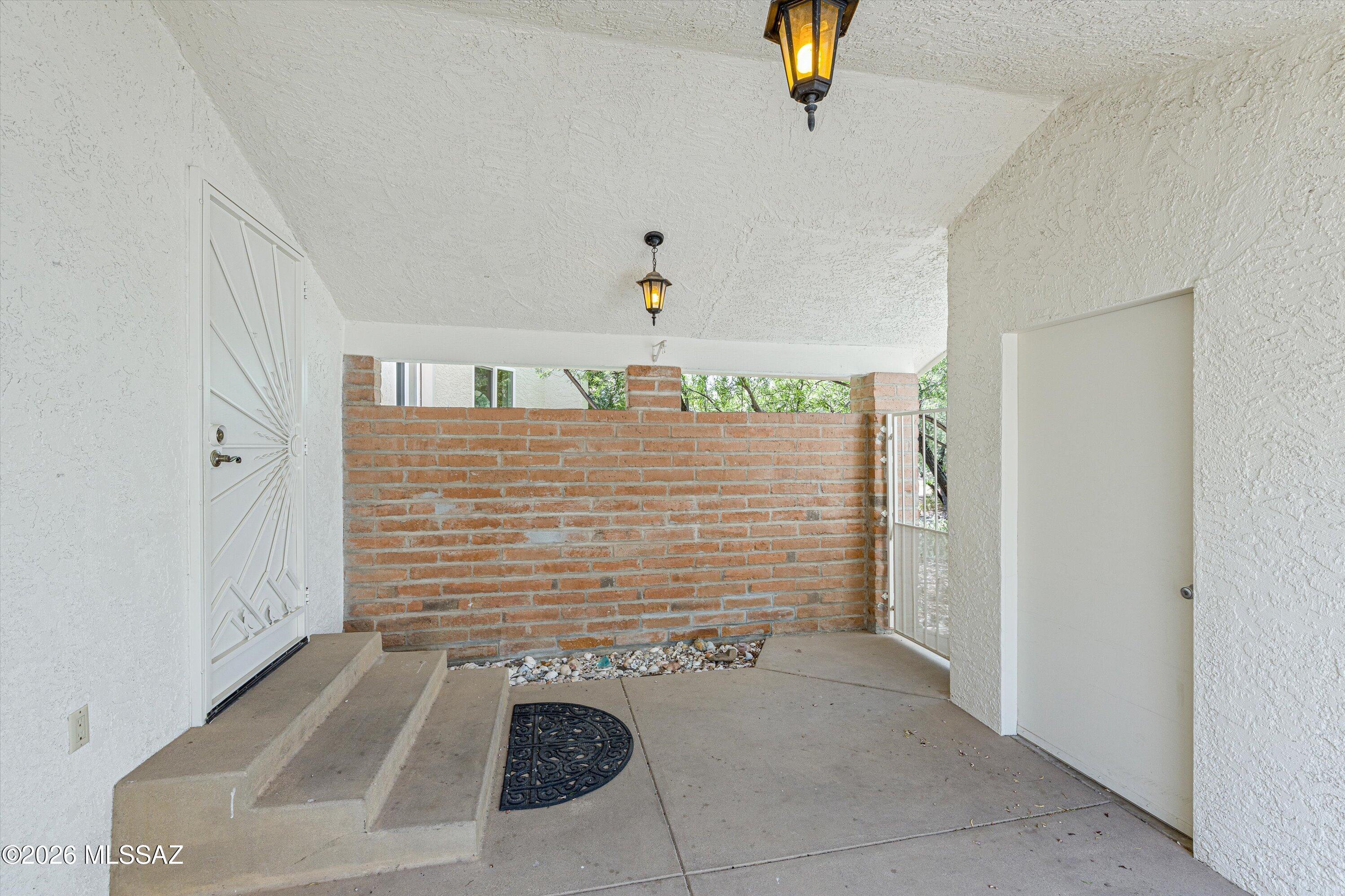 2871 N Longhorn Drive