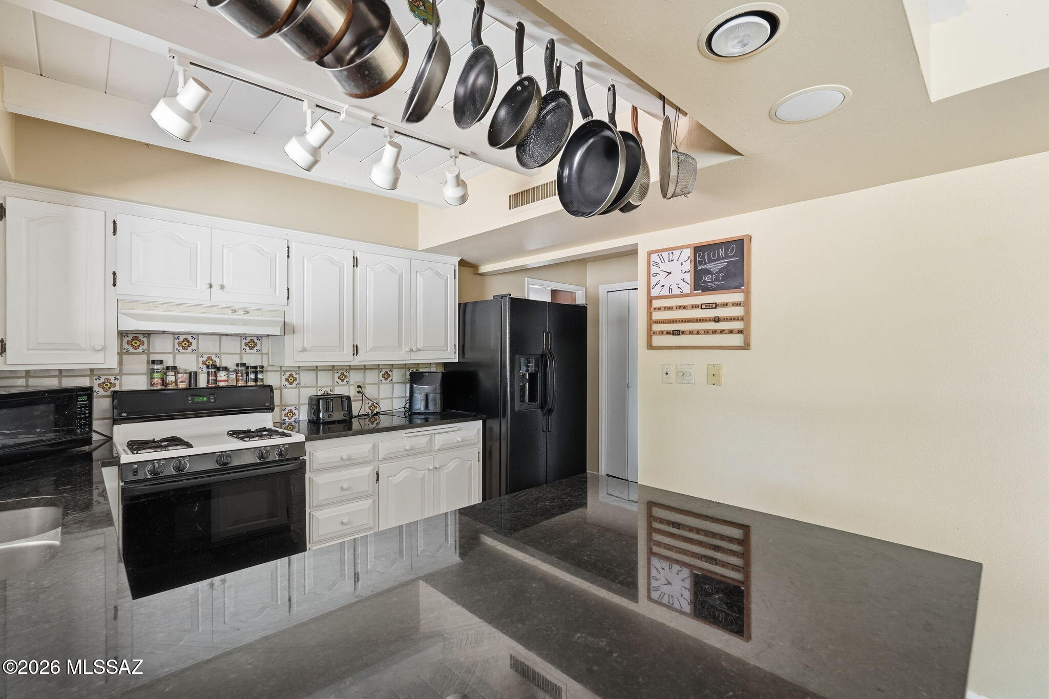 4390 N Camino Vinorama