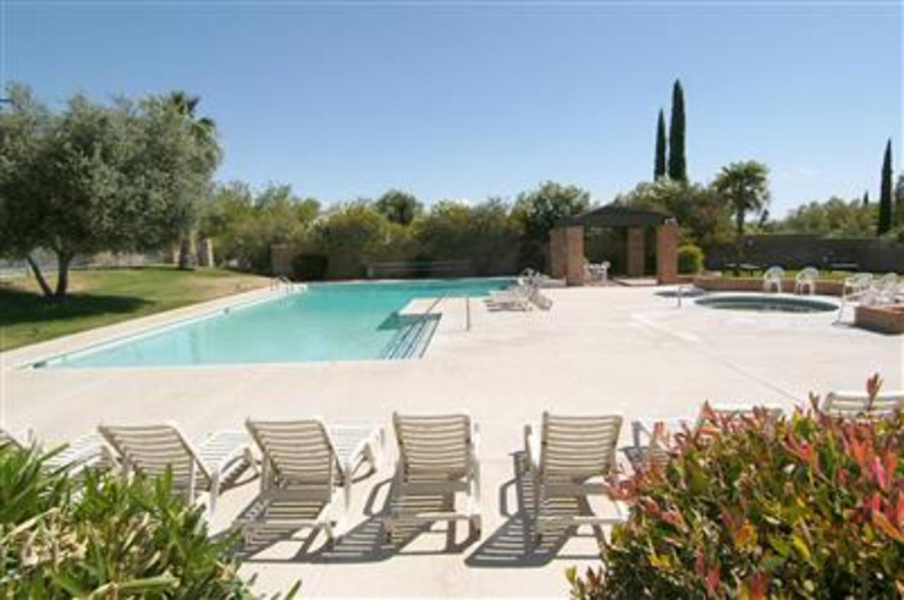 4587 N Avenida Ronca