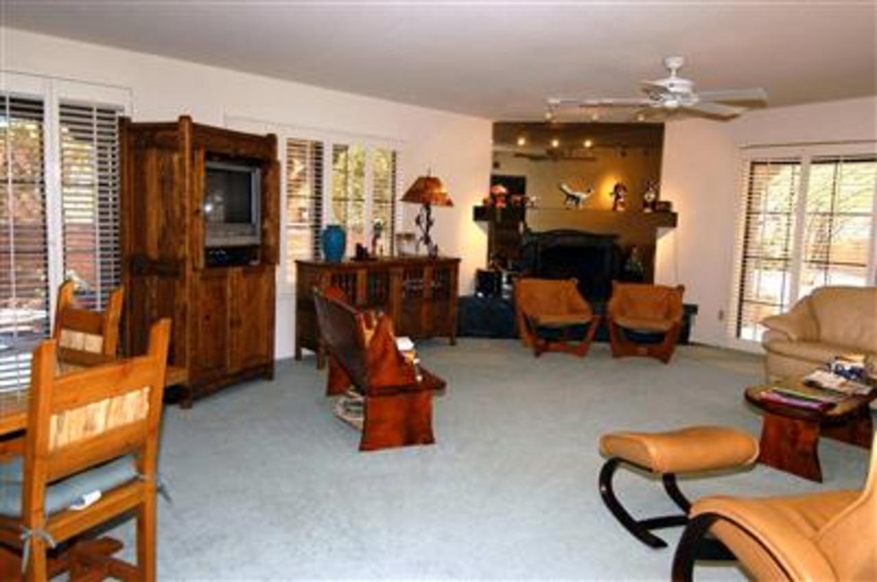 4587 N Avenida Ronca