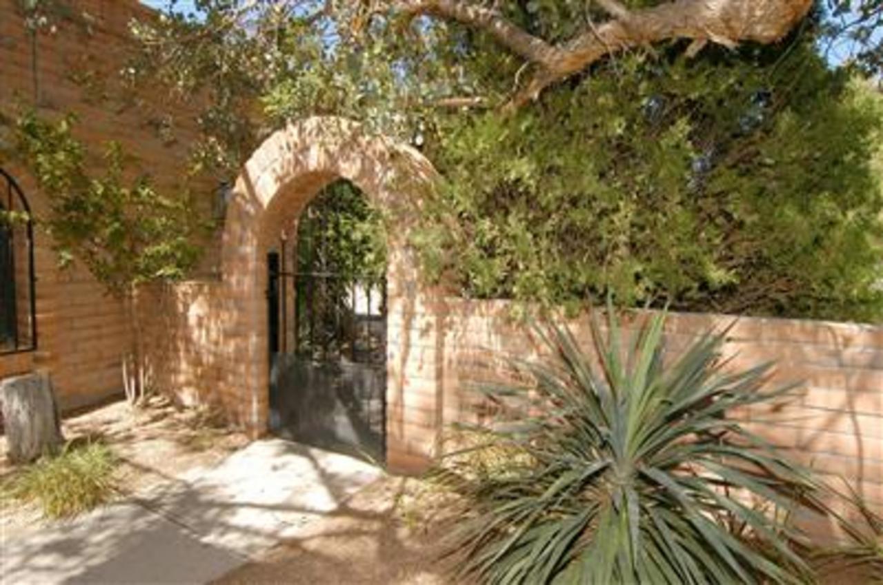 4587 N Avenida Ronca