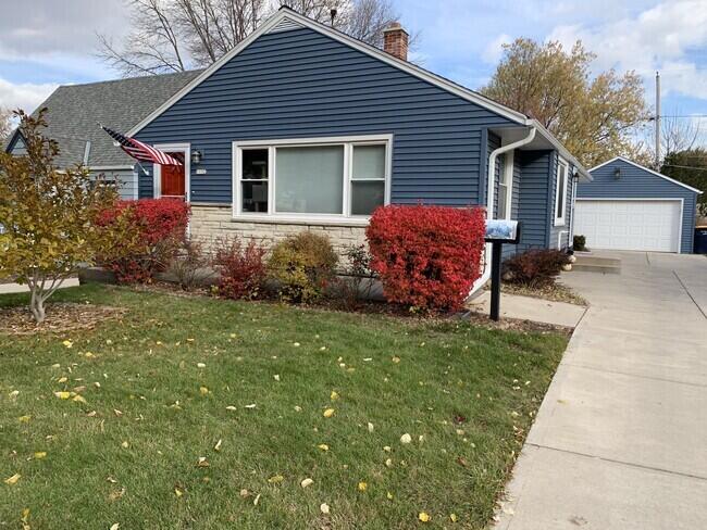 1132 S 90th St