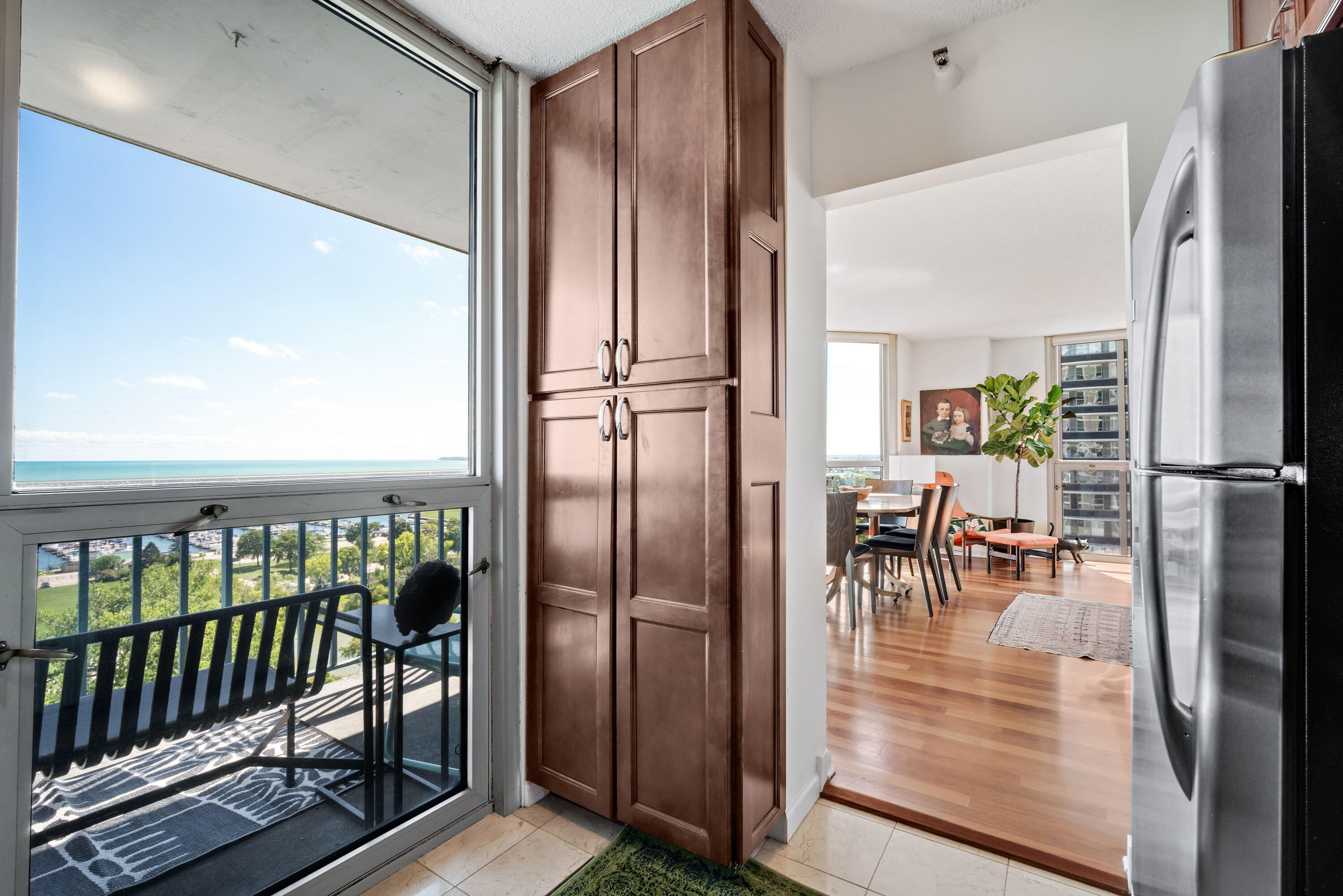 1660 N Prospect Ave Unit: 809