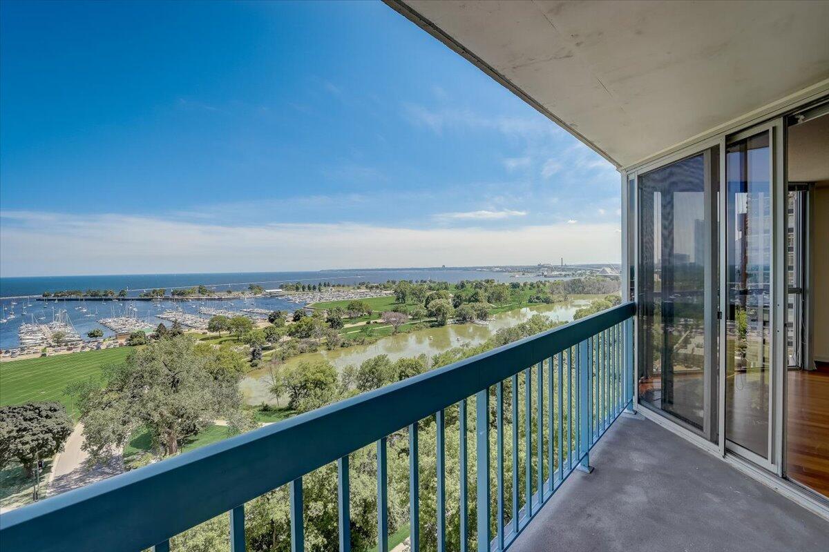1660 N Prospect Ave Unit: 809