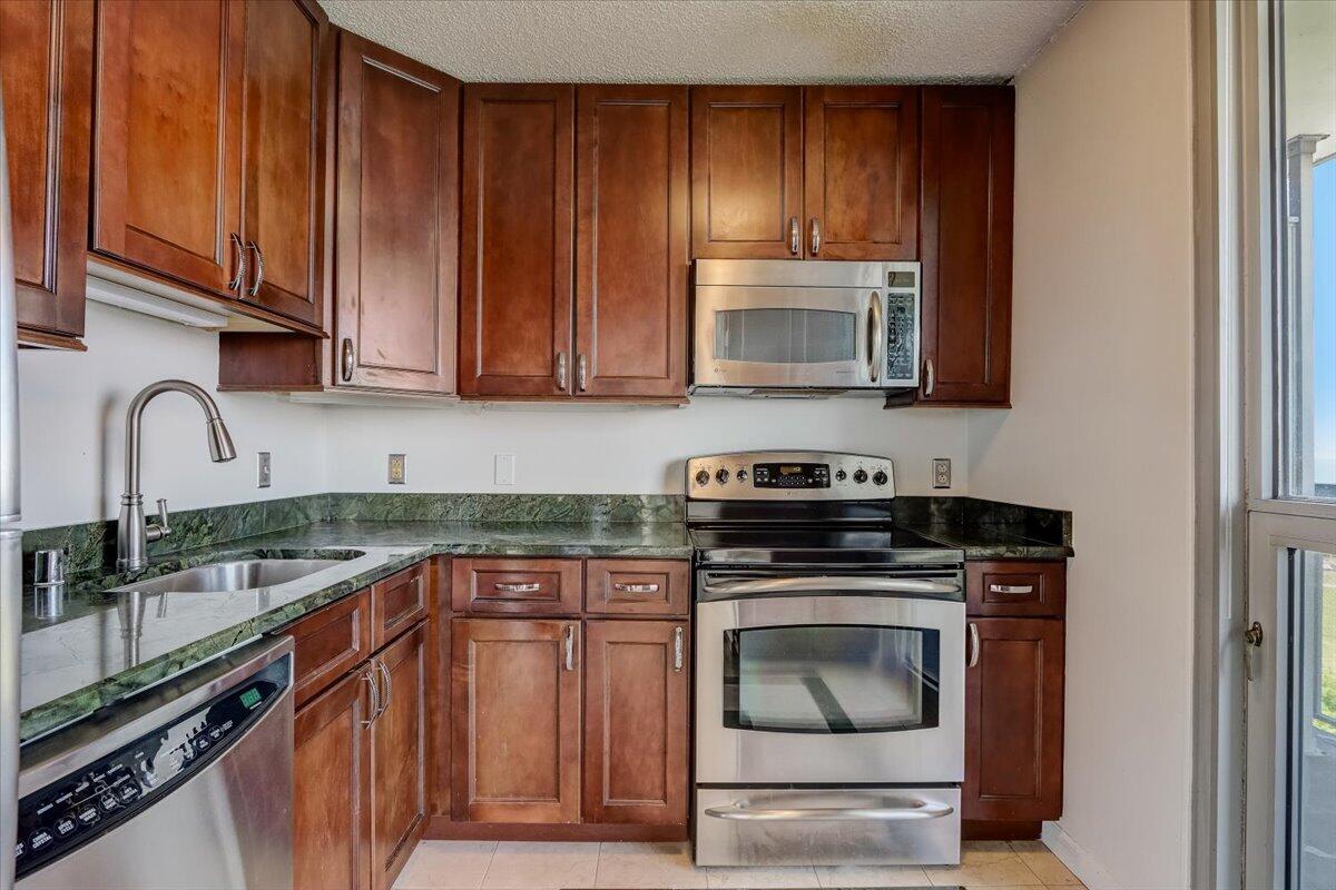 1660 N Prospect Ave Unit: 809