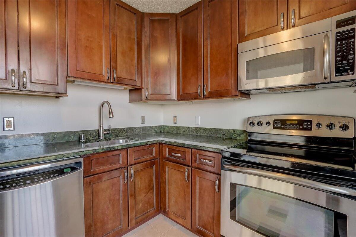 1660 N Prospect Ave Unit: 809