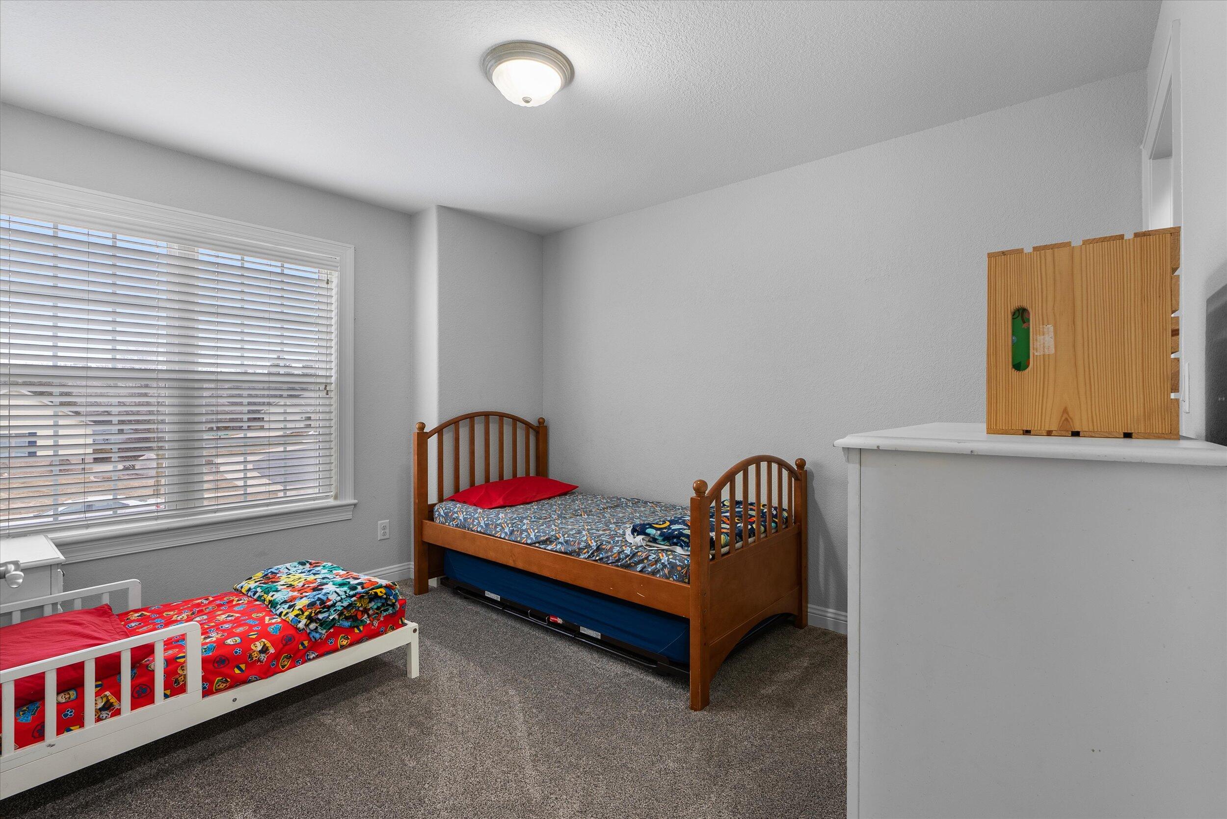 1404 S Silverbrook Dr