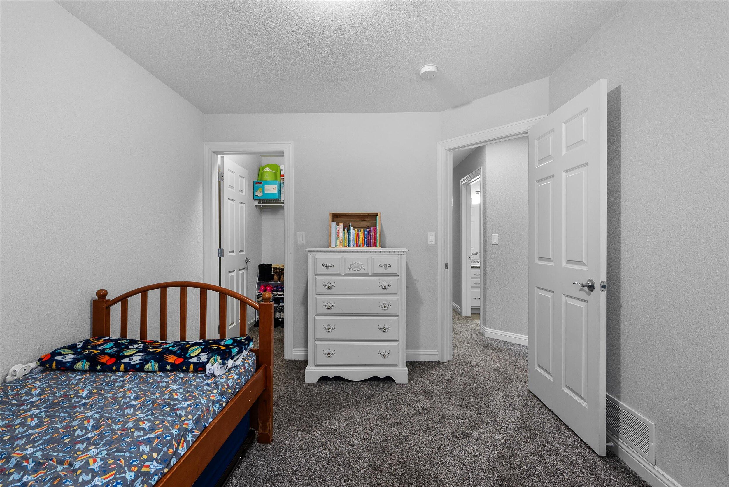 1404 S Silverbrook Dr