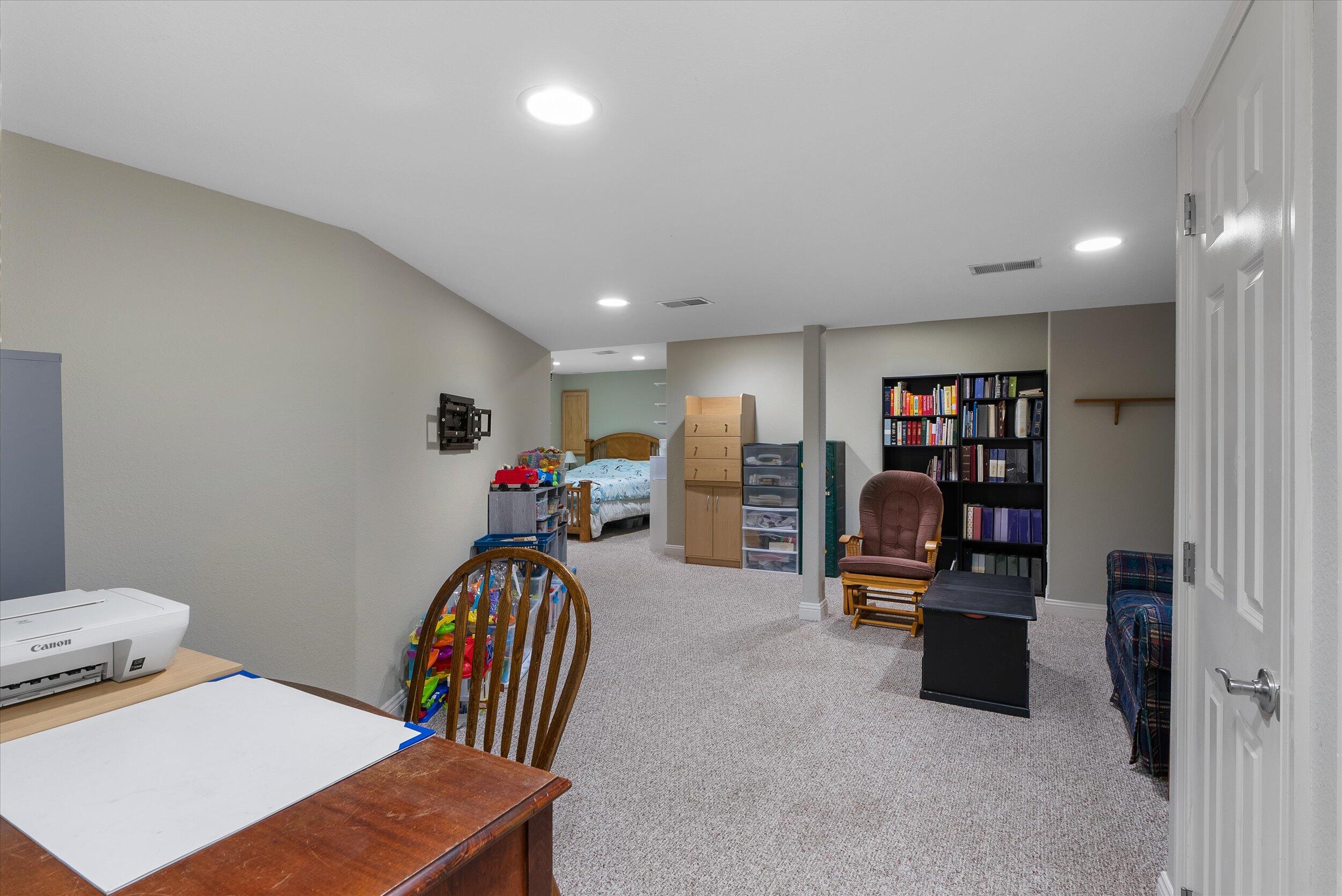 1404 S Silverbrook Dr