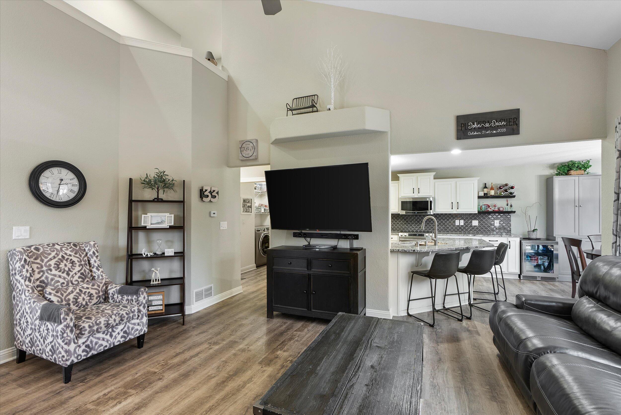 1404 S Silverbrook Dr
