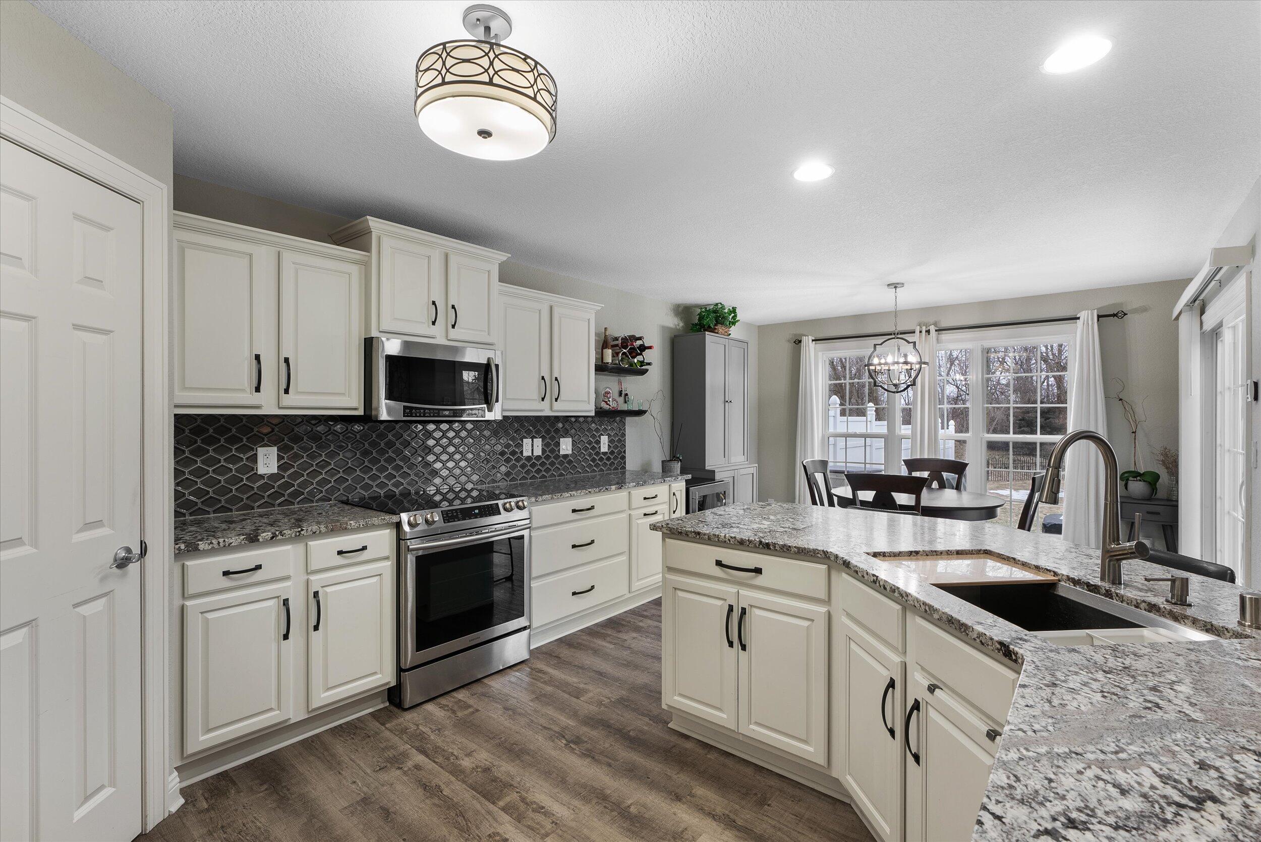 1404 S Silverbrook Dr