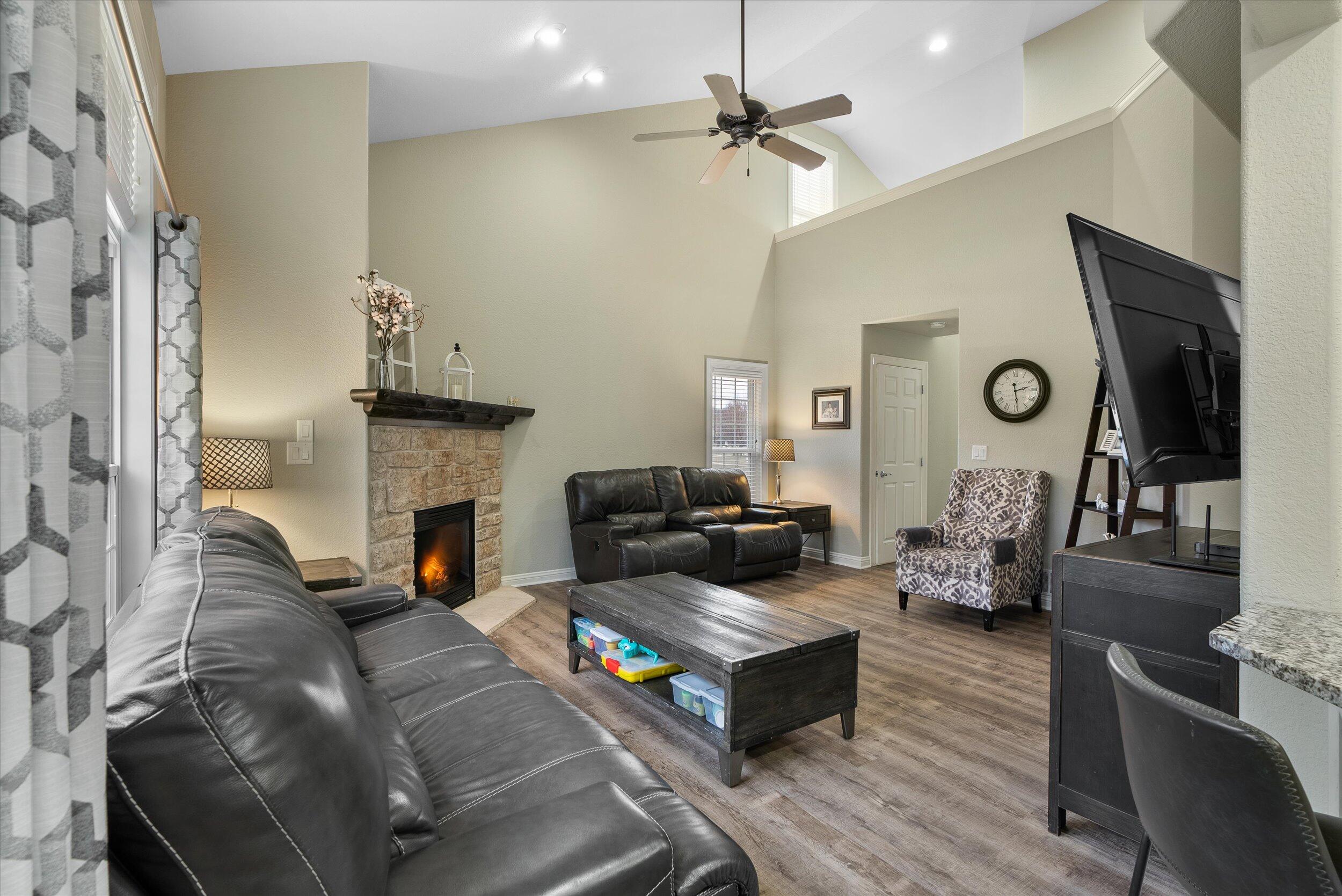 1404 S Silverbrook Dr