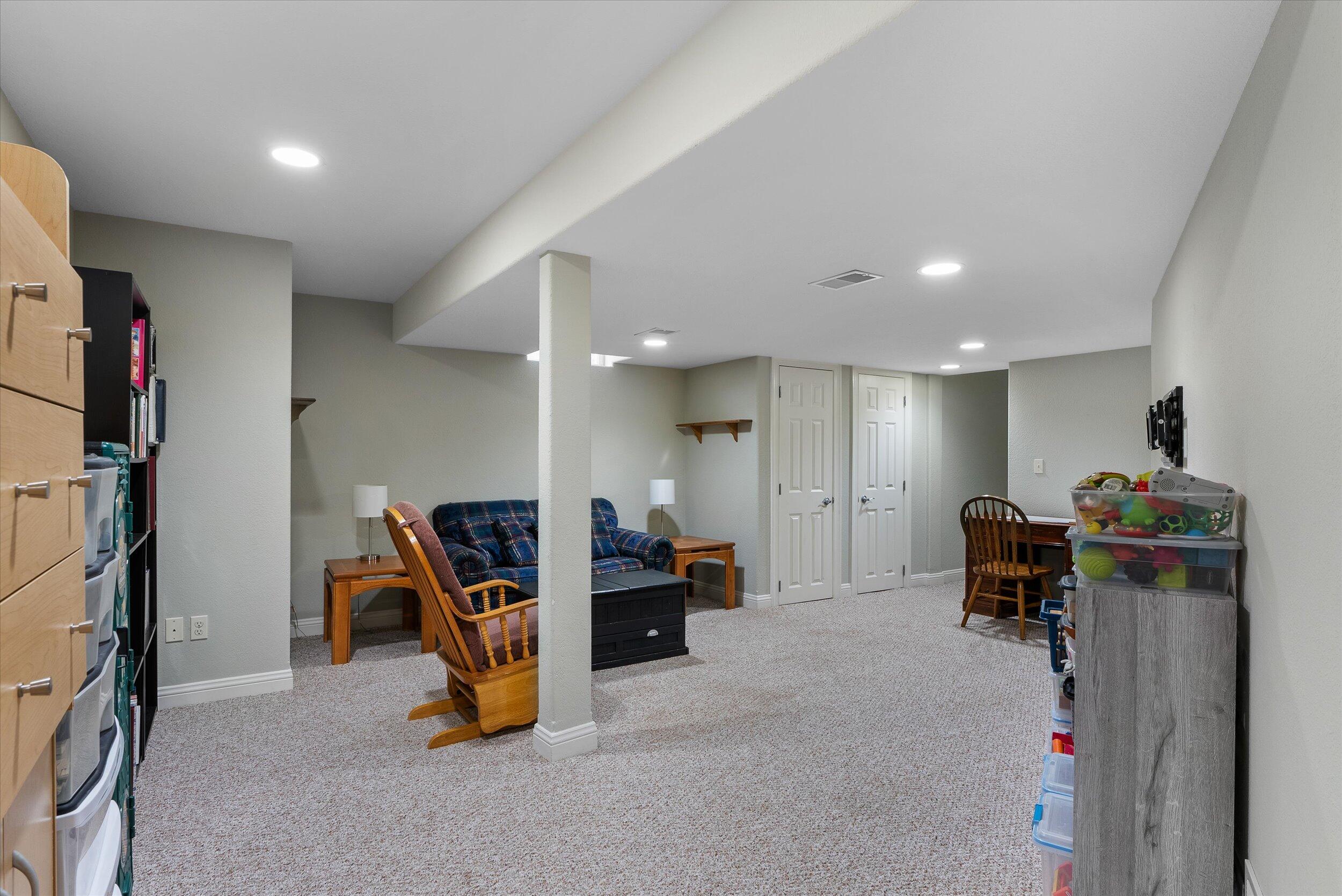 1404 S Silverbrook Dr