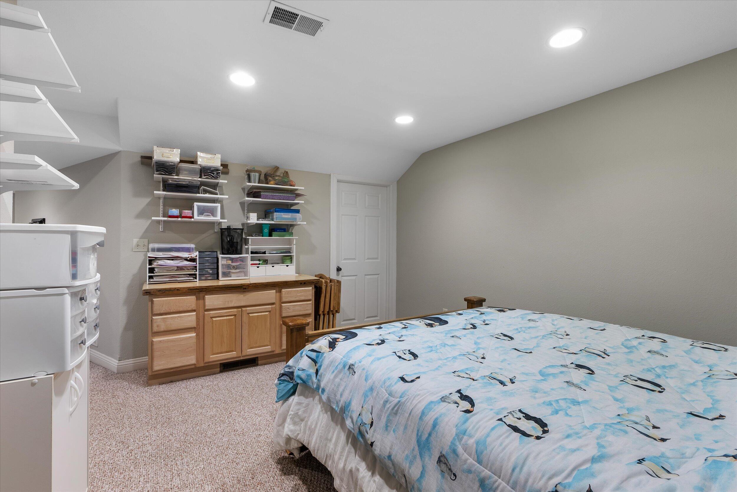1404 S Silverbrook Dr