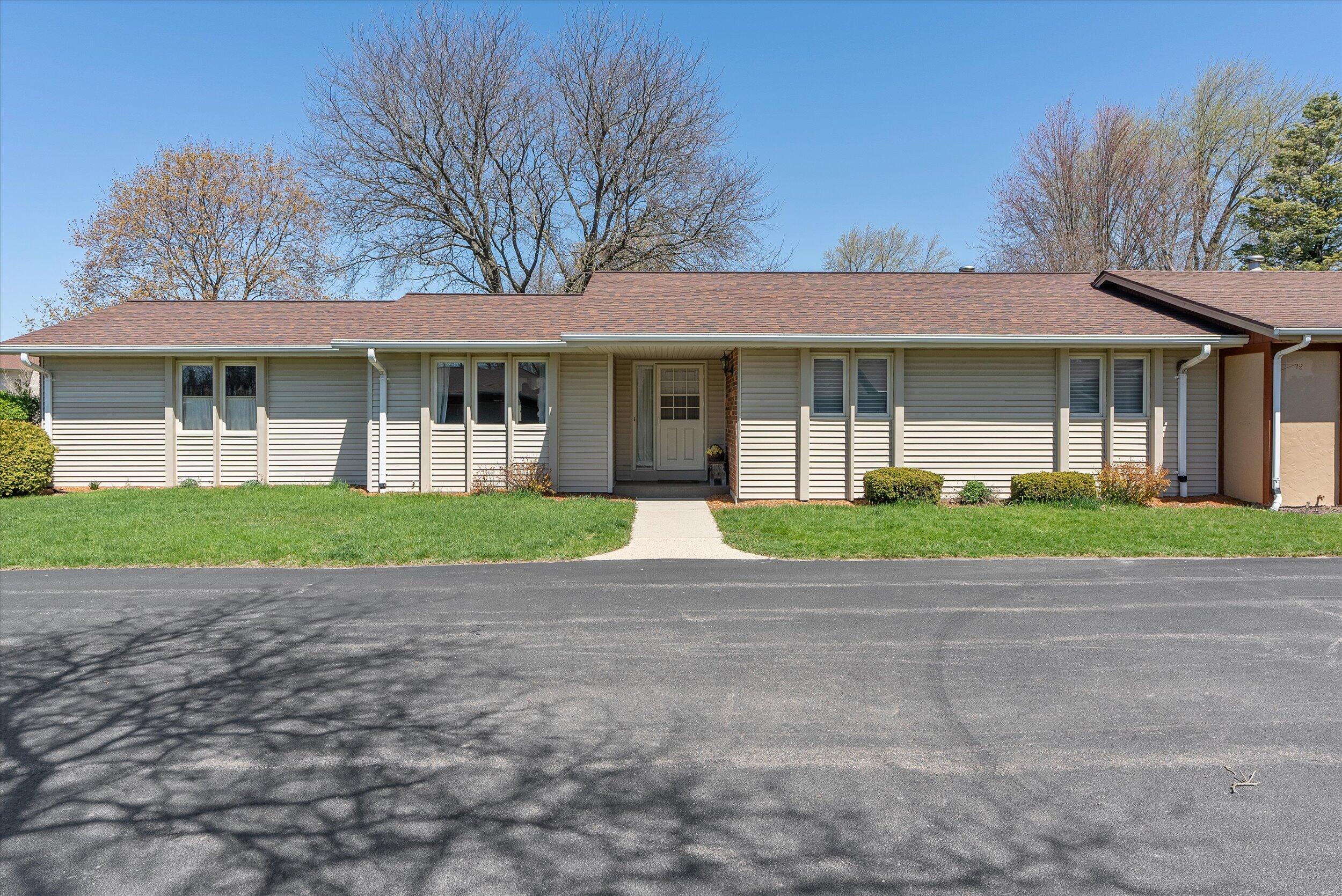 711 Tamarack Dr E