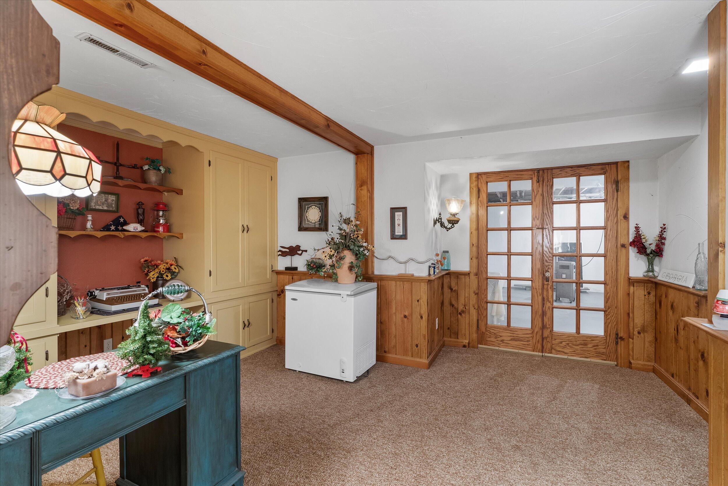 711 Tamarack Dr E