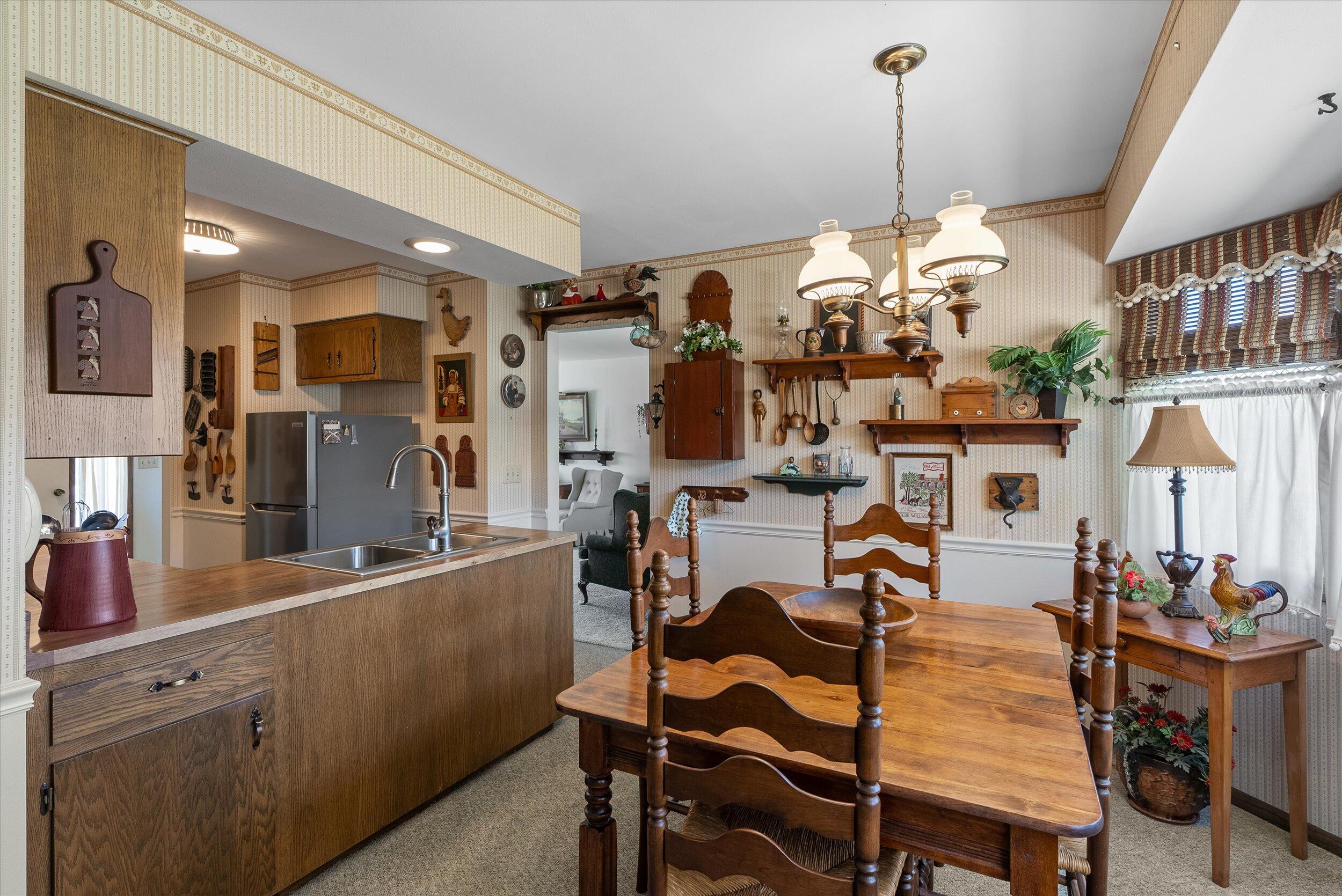 711 Tamarack Dr E