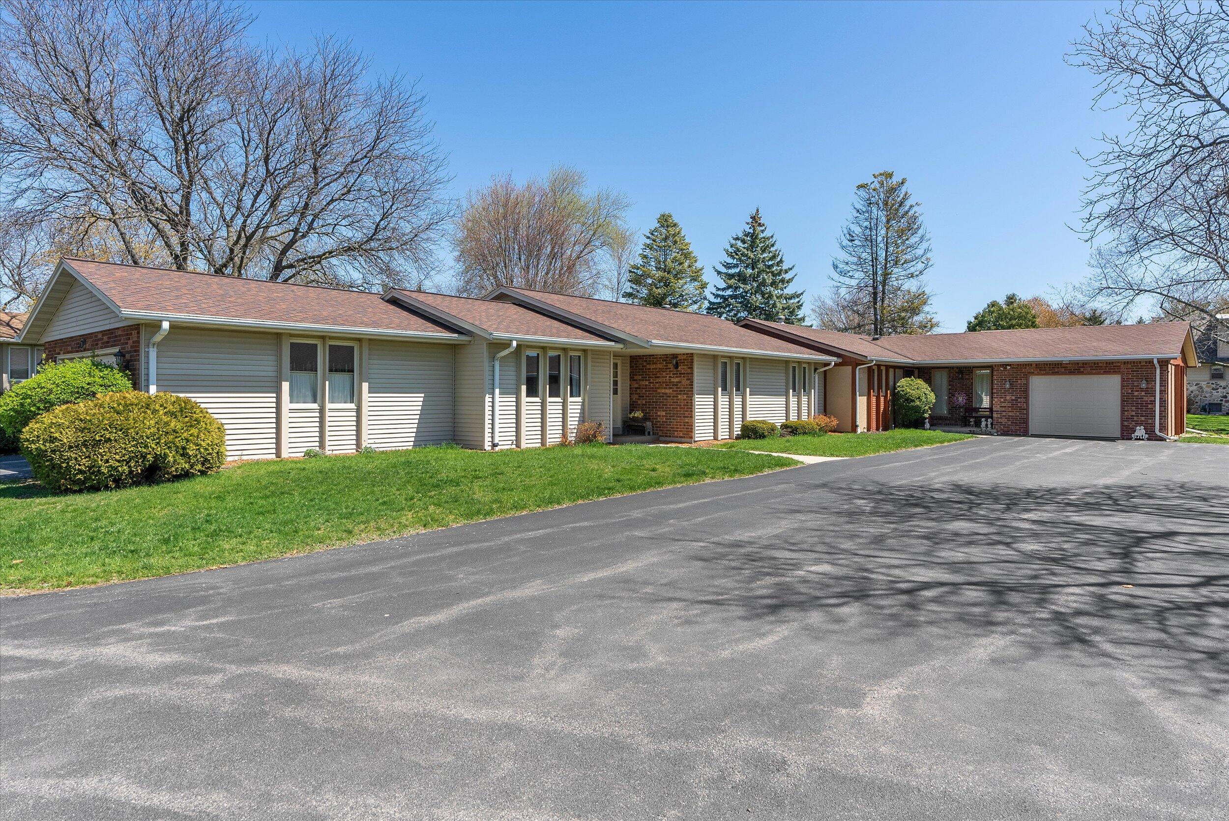 711 Tamarack Dr E