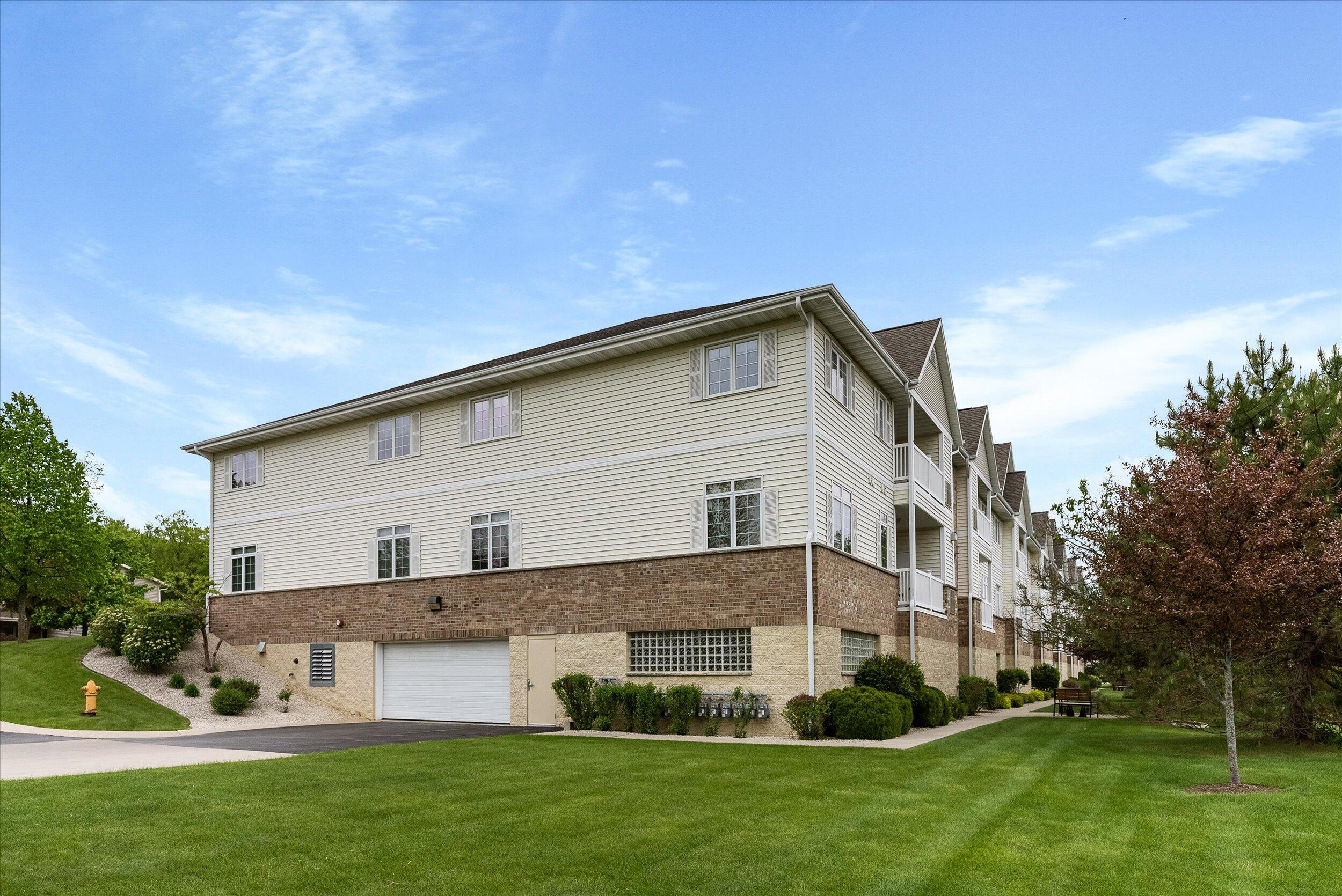 1275 Shadowood Cir Unit: 101