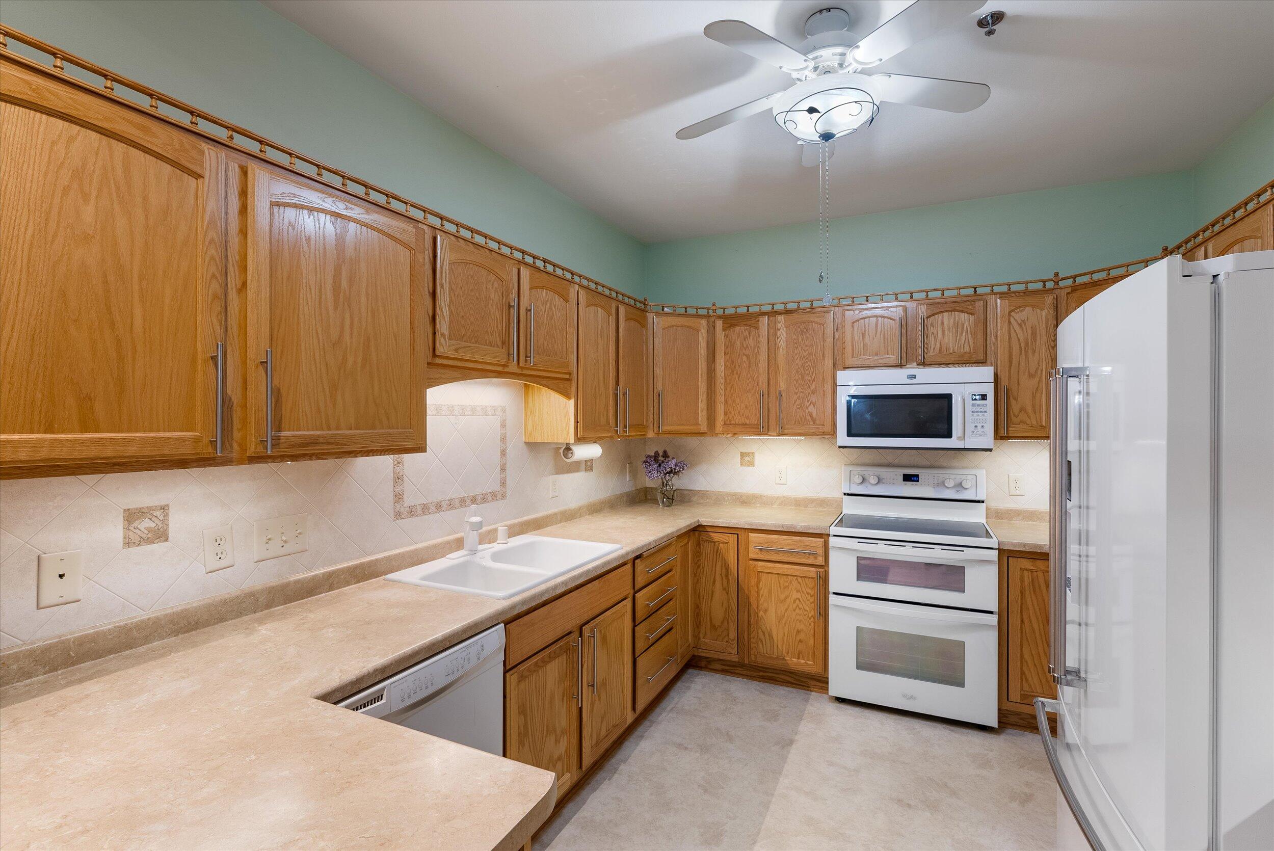 1275 Shadowood Cir Unit: 101