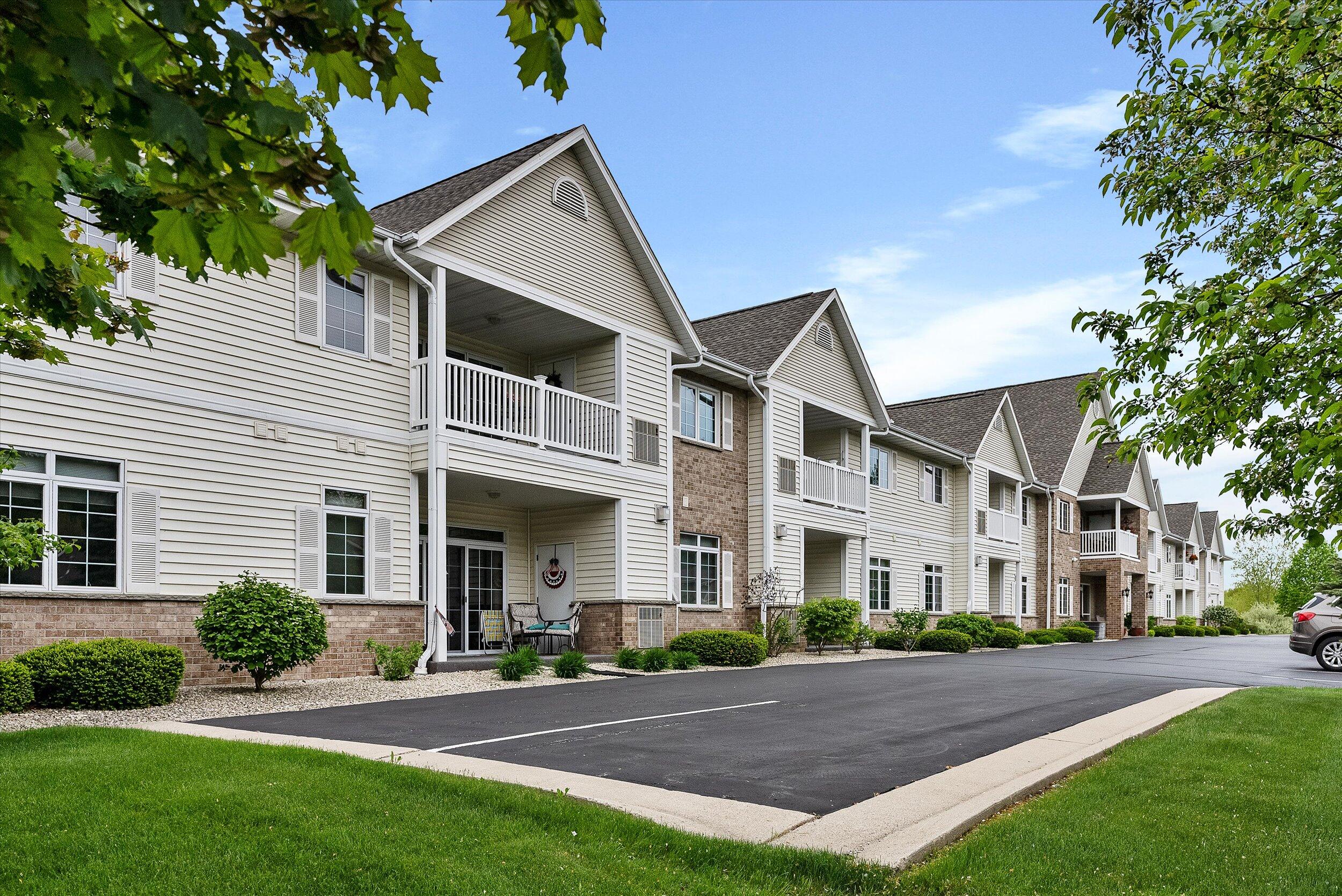 1275 Shadowood Cir Unit: 101