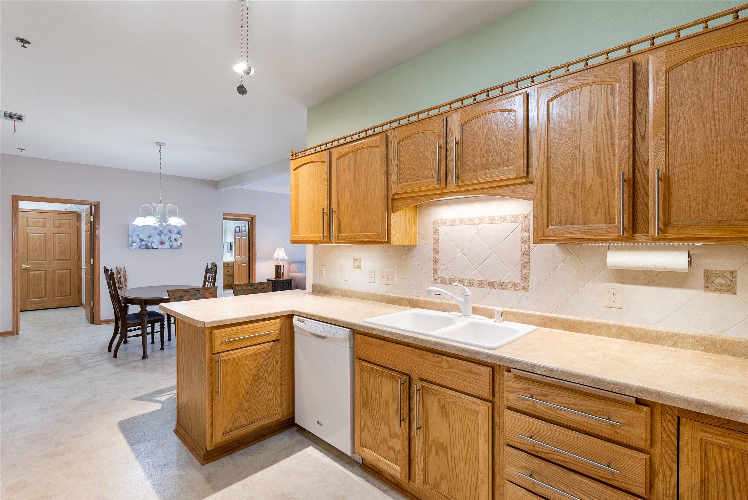 1275 Shadowood Cir Unit: 101