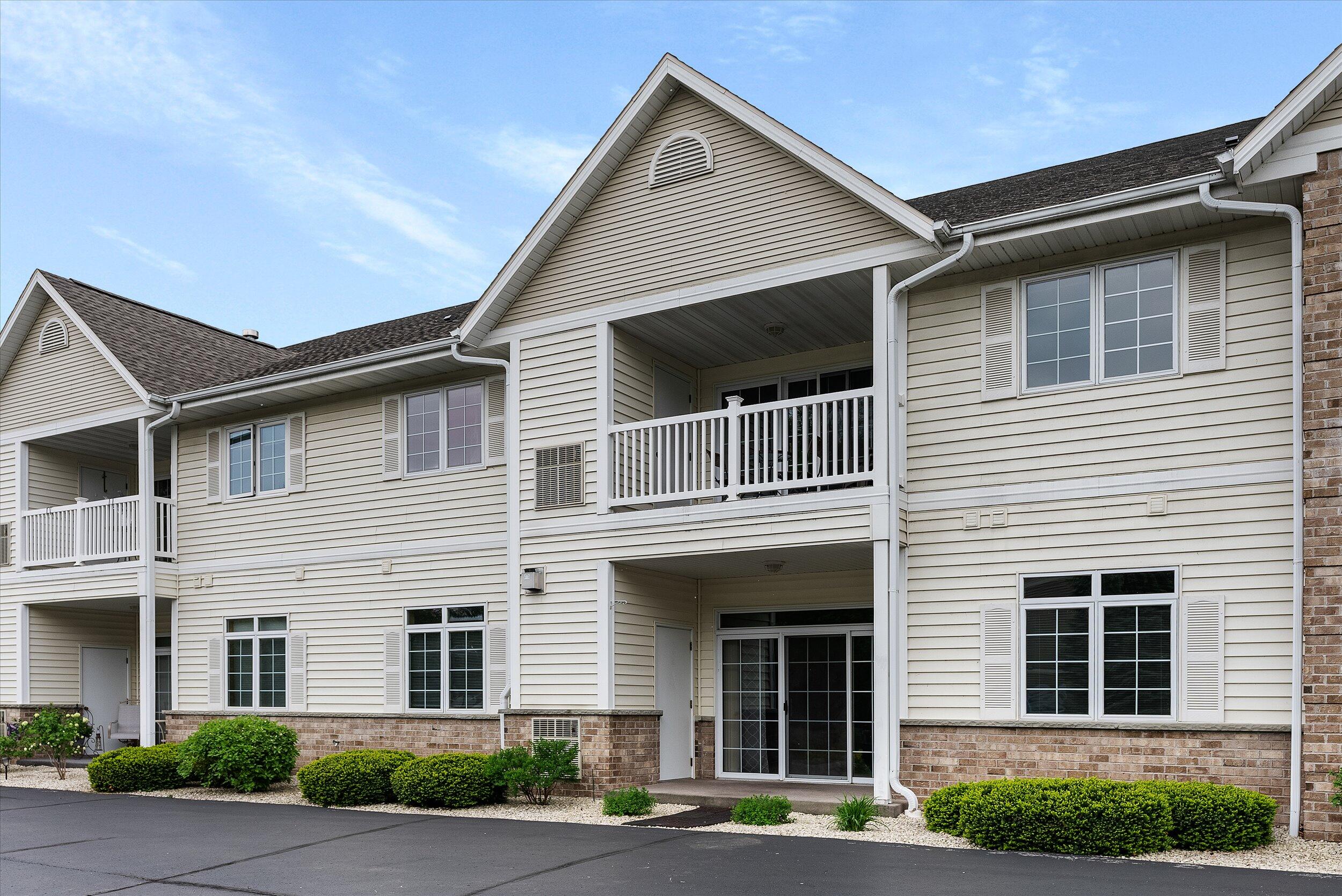 1275 Shadowood Cir Unit: 101