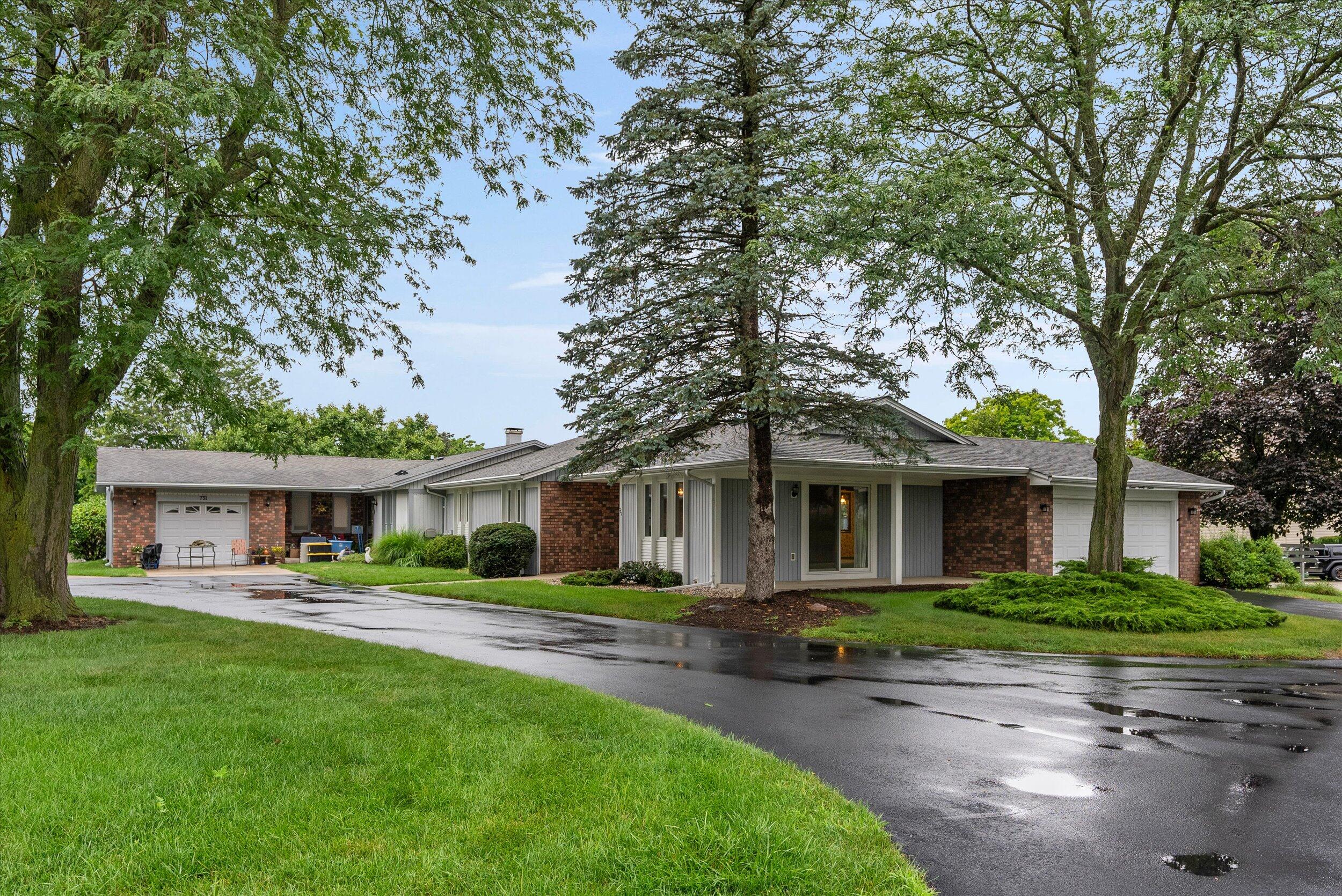727 Tamarack Dr E