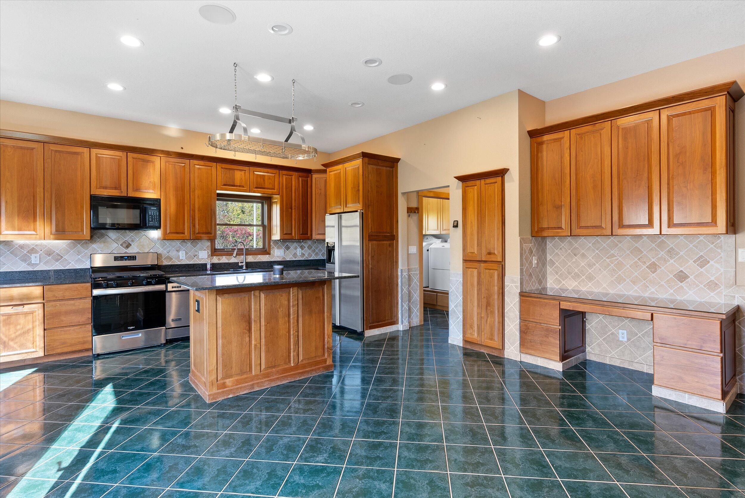 3826 Pleasant Valley Rd