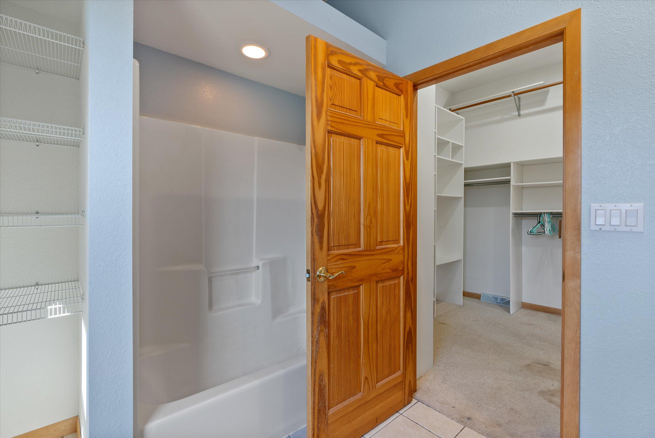 3826 Pleasant Valley Rd