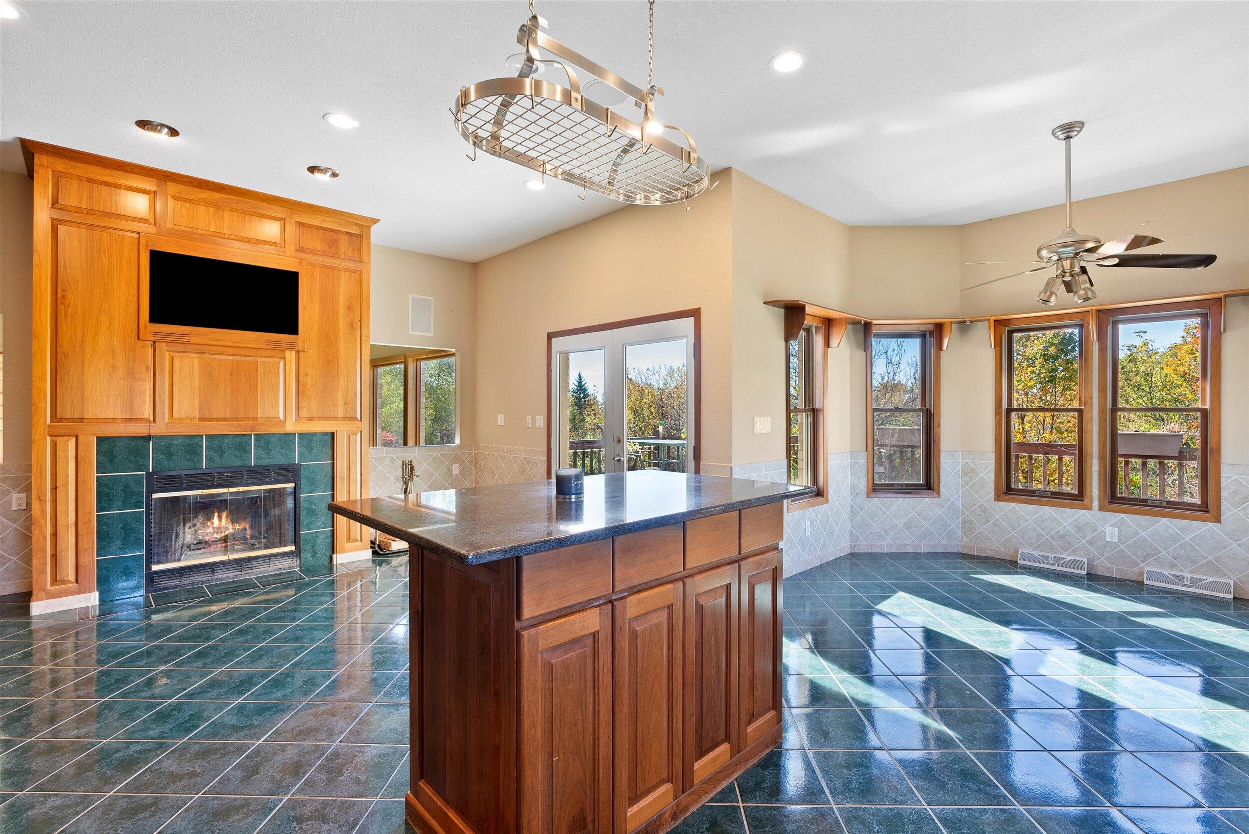 3826 Pleasant Valley Rd