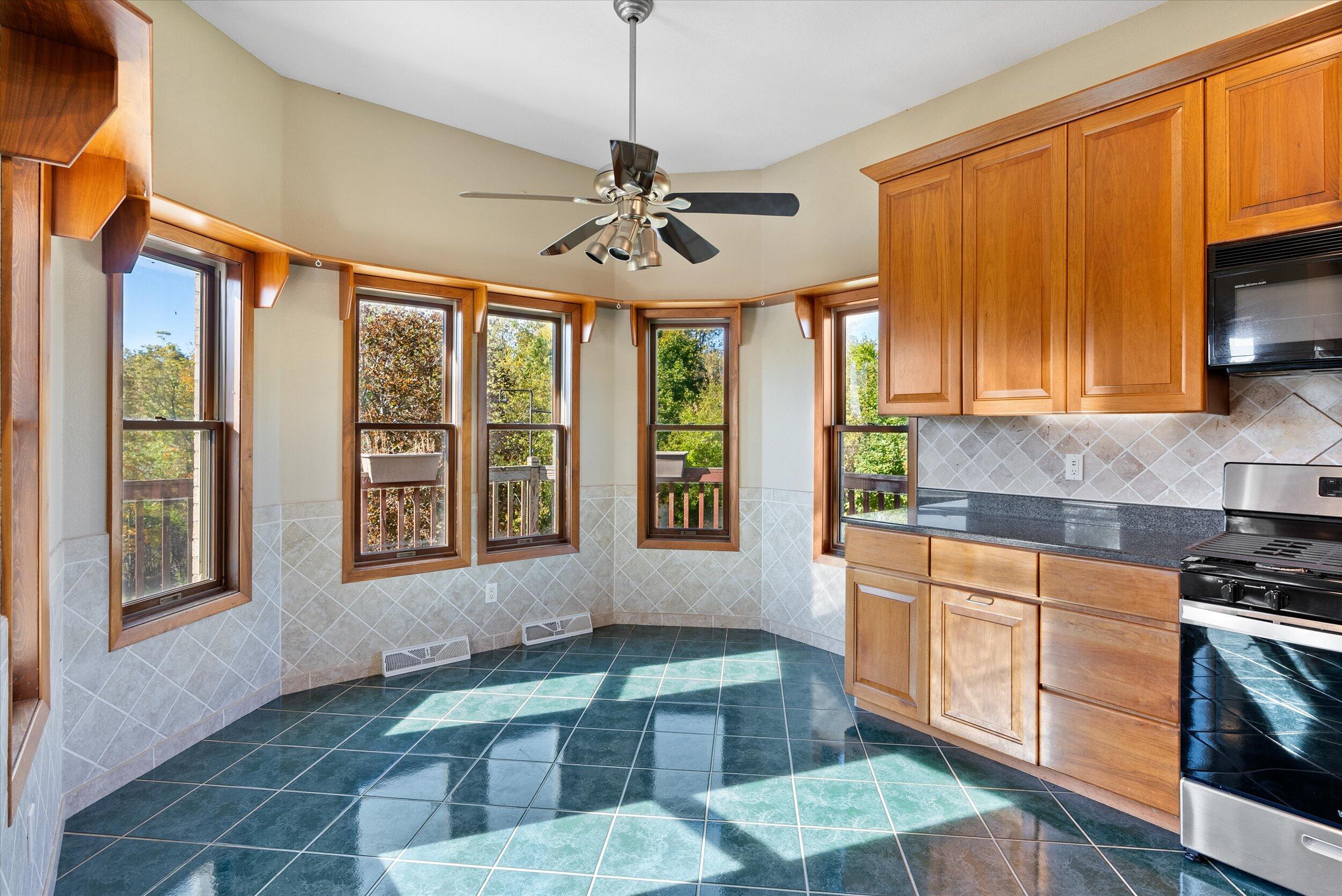 3826 Pleasant Valley Rd