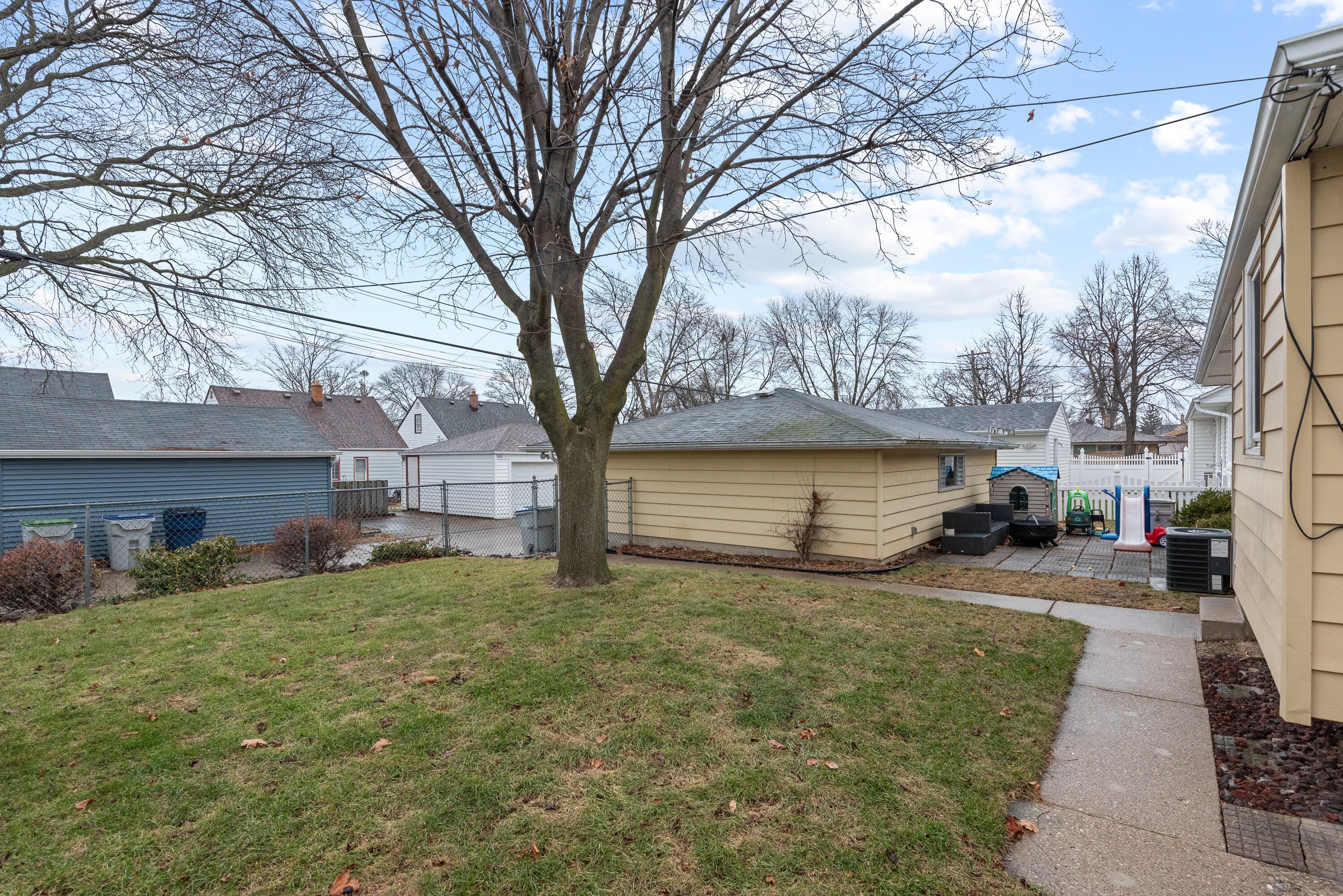3629 N 97th Pl