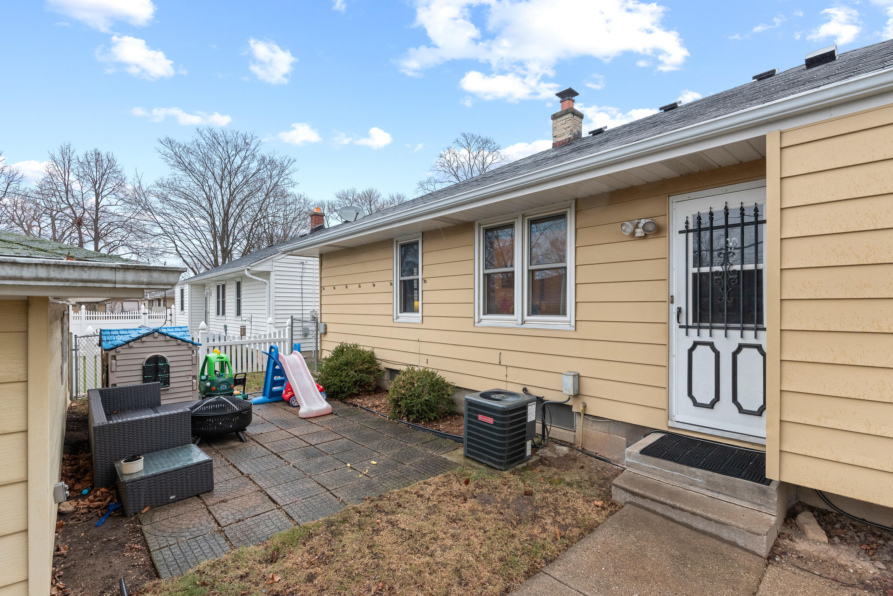 3629 N 97th Pl